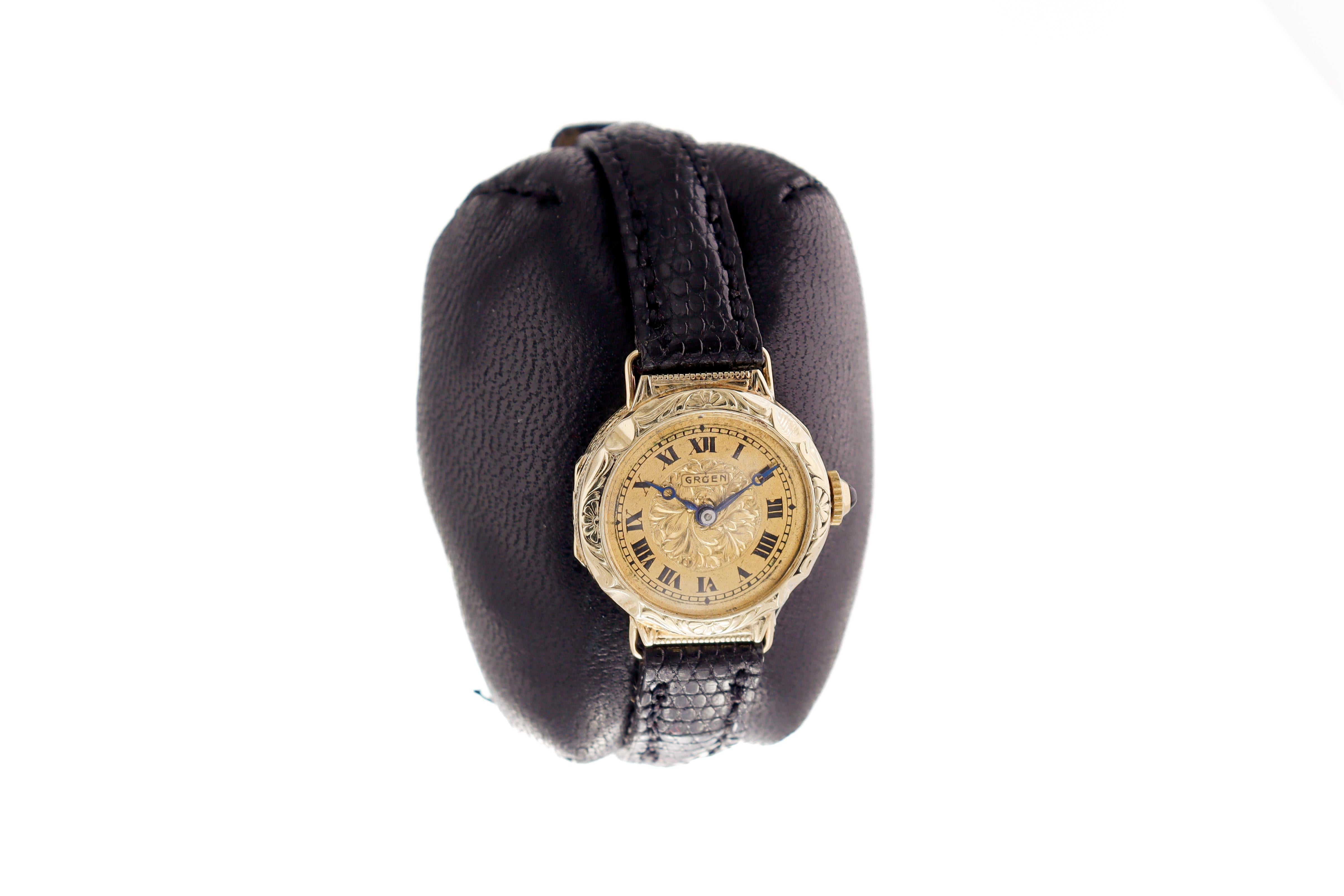 FABRIK / HAUS: Gruen Watch Company
STIL / REFERENZ: Art Deco
METALL / MATERIAL: 14Kt. Massiv Gold 
CIRCA / JAHR: 1920er Jahre
ABMESSUNGEN / GRÖSSE:  Länge 28mm X Durchmesser 22mm
UHRWERK / KALIBER: Handaufzug / 15 Jewels 
ZIFFERBLATT / ZEIGER: