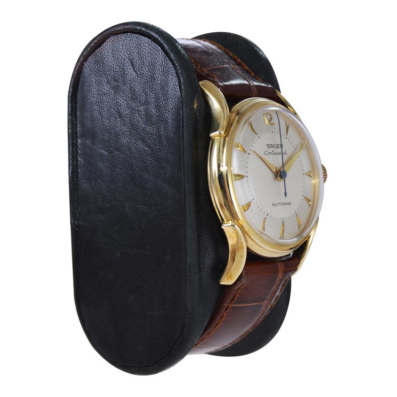 Gruen 14Kt. Solid Gold Art Deco Original Dial Automatic Watch, circa 1940's In Excellent Condition In Long Beach, CA