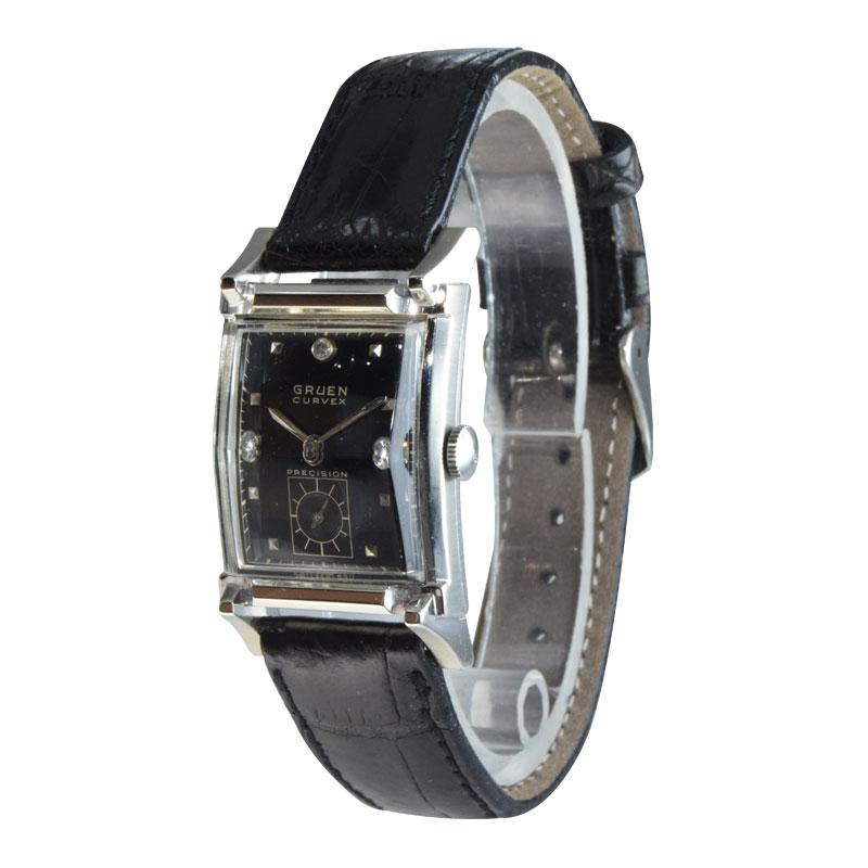 FACTORY / HOUSE: Gruen Watch Co.
STYLE / REFERENCE: Art Deco / Tank Style Curvex 
METAL / MATERIAL: 14Kt Solid White Gold
CIRCA / YEAR: 1947
DIMENSIONS / SIZE: Length 38mm X Width 22mm
MOVEMENT / CALIBER: Manual Winding / 17 Jewels / Cal.440
DIAL /