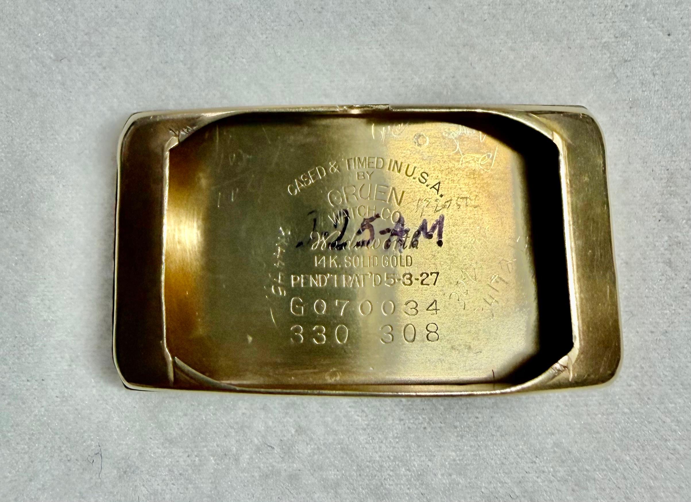 Orologio da polso di precisione Gruen in oro massiccio 14 carati, circa anni '40 - 20 x 47 mm
Esempio eccezionale della maestria ingegneristica di Gruen, questo orologio da polso Gruen Curvex Precision esemplifica l'innovazione più famosa del