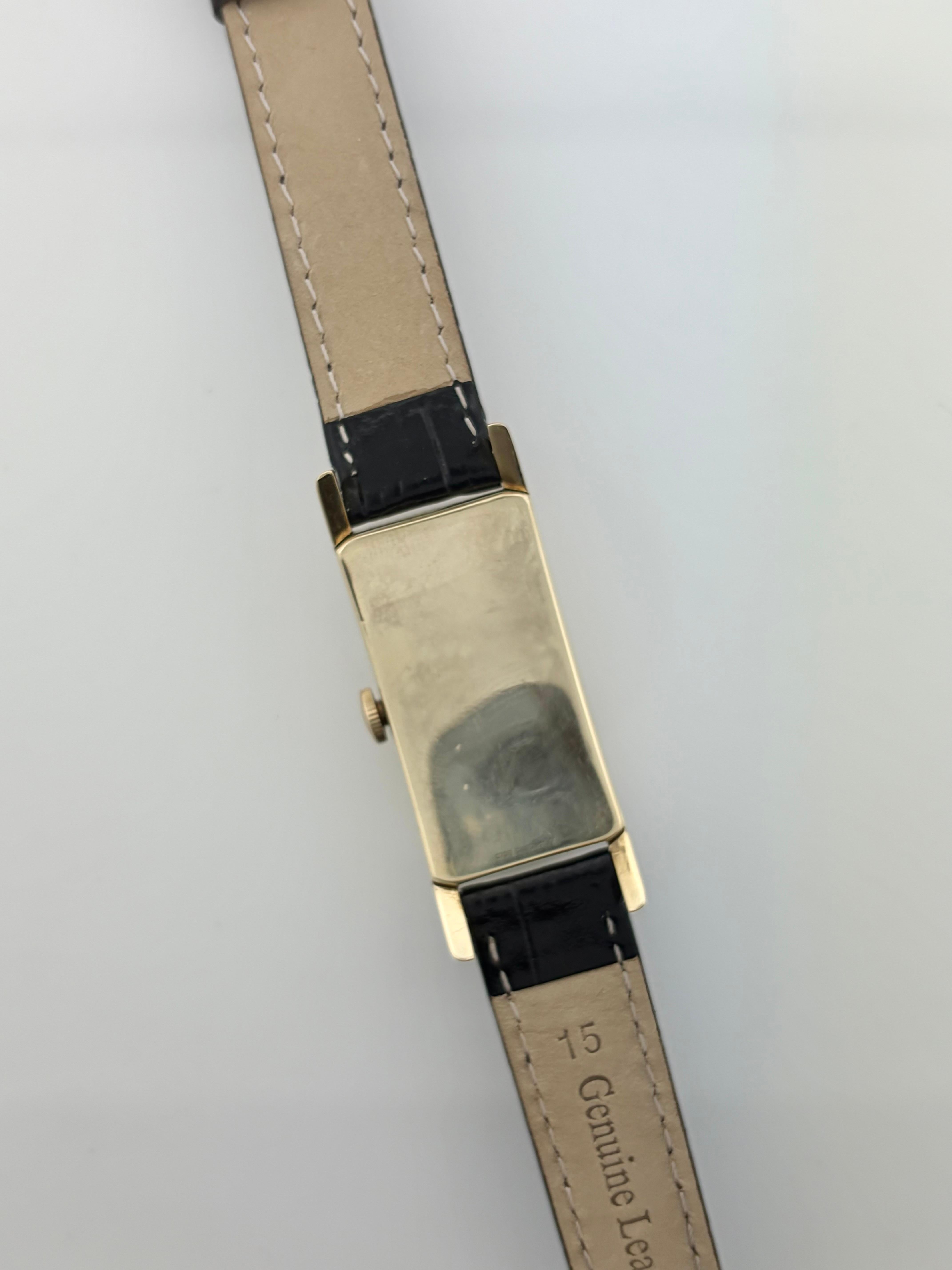 Orologio da polso di precisione Gruen in oro massiccio 14 carati, circa anni '40 - 20 x 47 mm in vendita 1