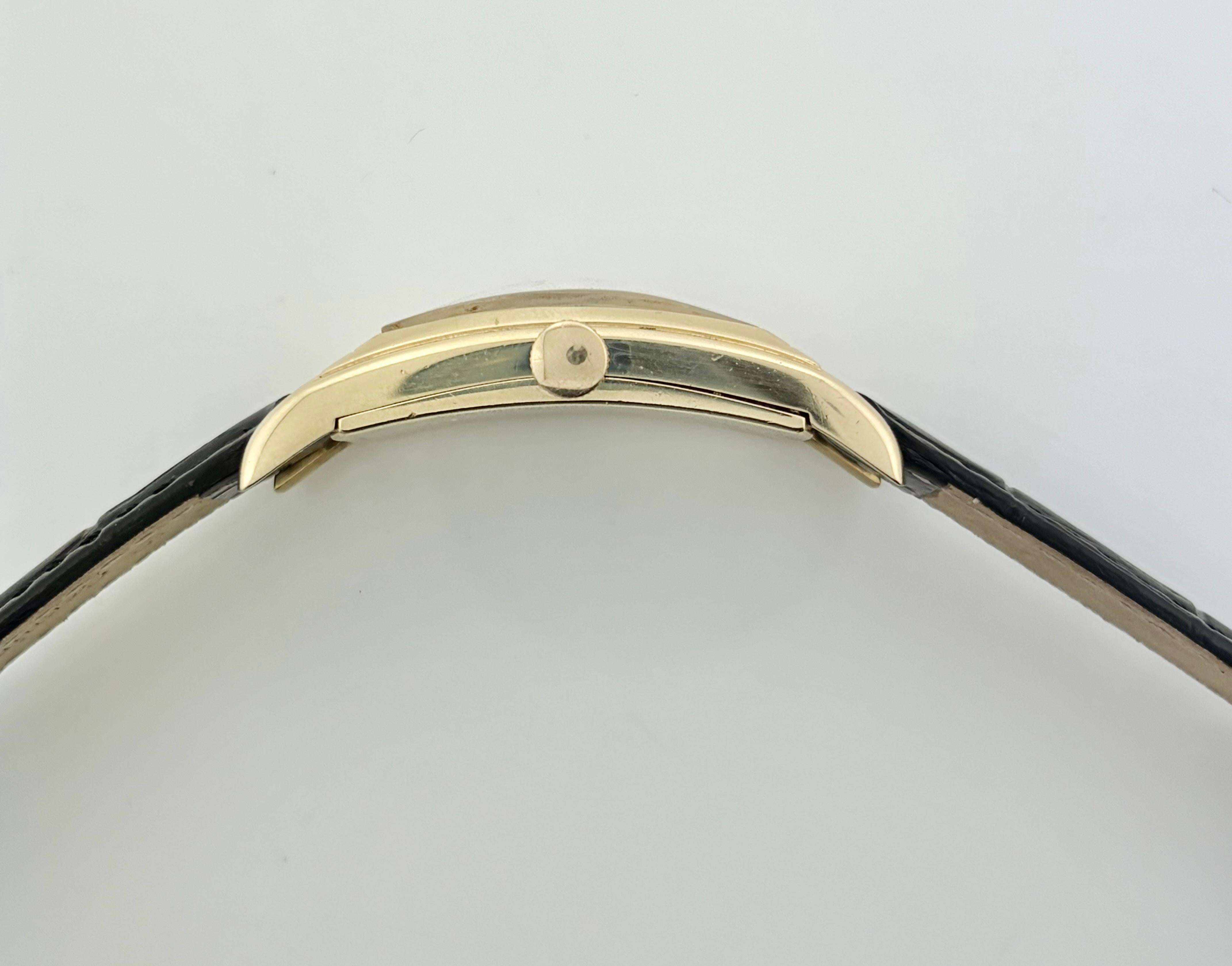Orologio da polso di precisione Gruen in oro massiccio 14 carati, circa anni '40 - 20 x 47 mm in vendita 2