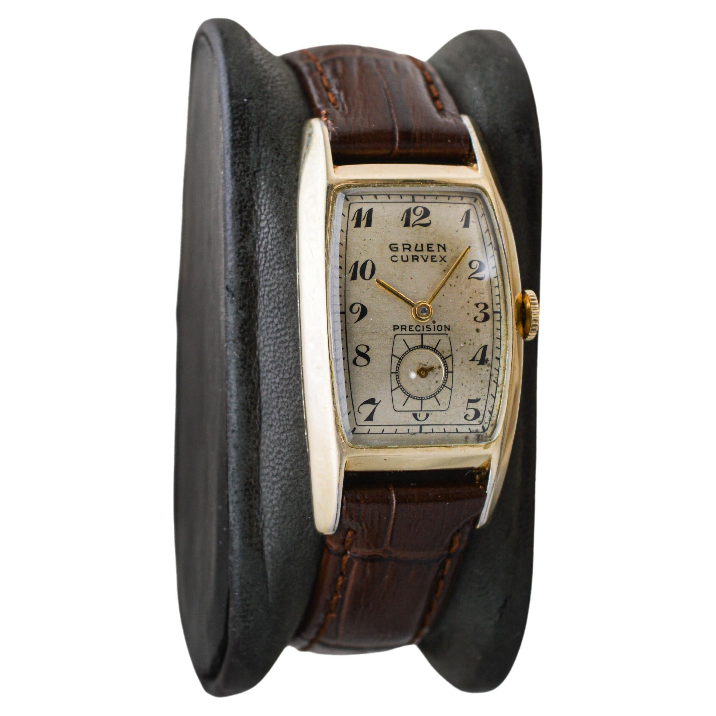 FACTORY / HOUSE: Gruen Watch Company
STYLE / REFERENCE: Art Deco / Curvex
METAL / MATERIAL: Yellow Gold Filled
CIRCA / YEAR: 1940's
DIMENSIONS / SIZE: Length 40mm X Width 22mm
MOVEMENT / CALIBER: Manual Winding / 17 Jewels / Caliber  440
DIAL /