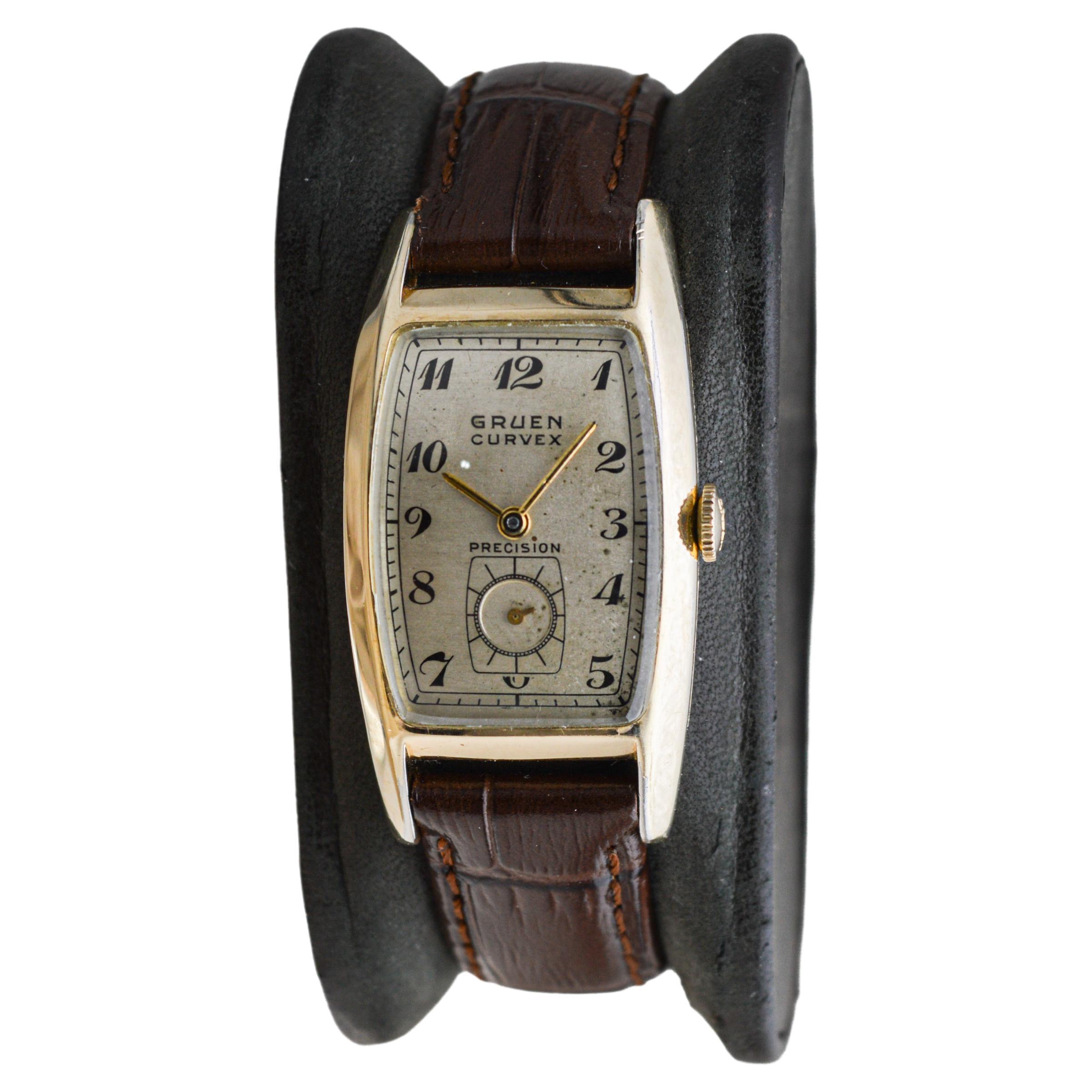 Gruen Gold Filled Art Deco Curvex Style Watch with Original Dial circa 1940's In Excellent Condition For Sale In Long Beach, CA