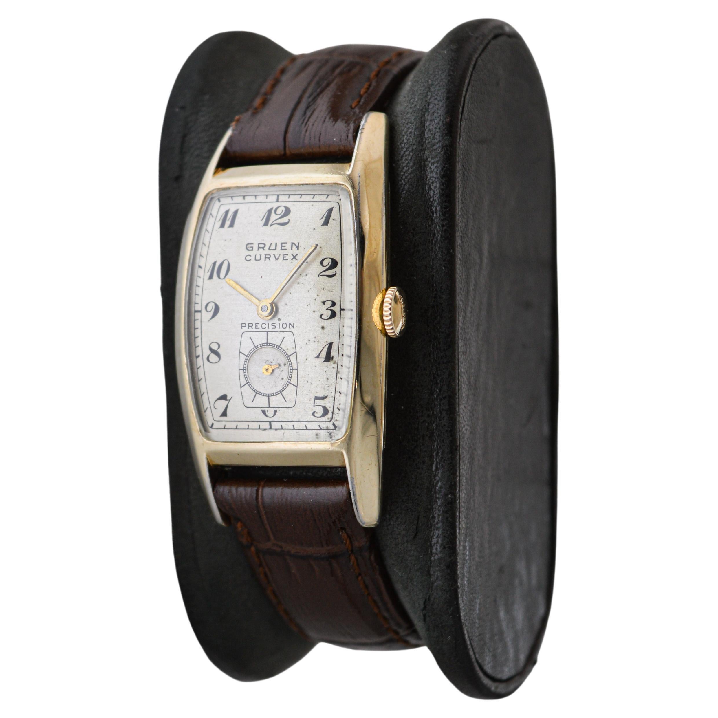 Women's or Men's Gruen Gold Filled Art Deco Curvex Style Watch with Original Dial circa 1940's For Sale