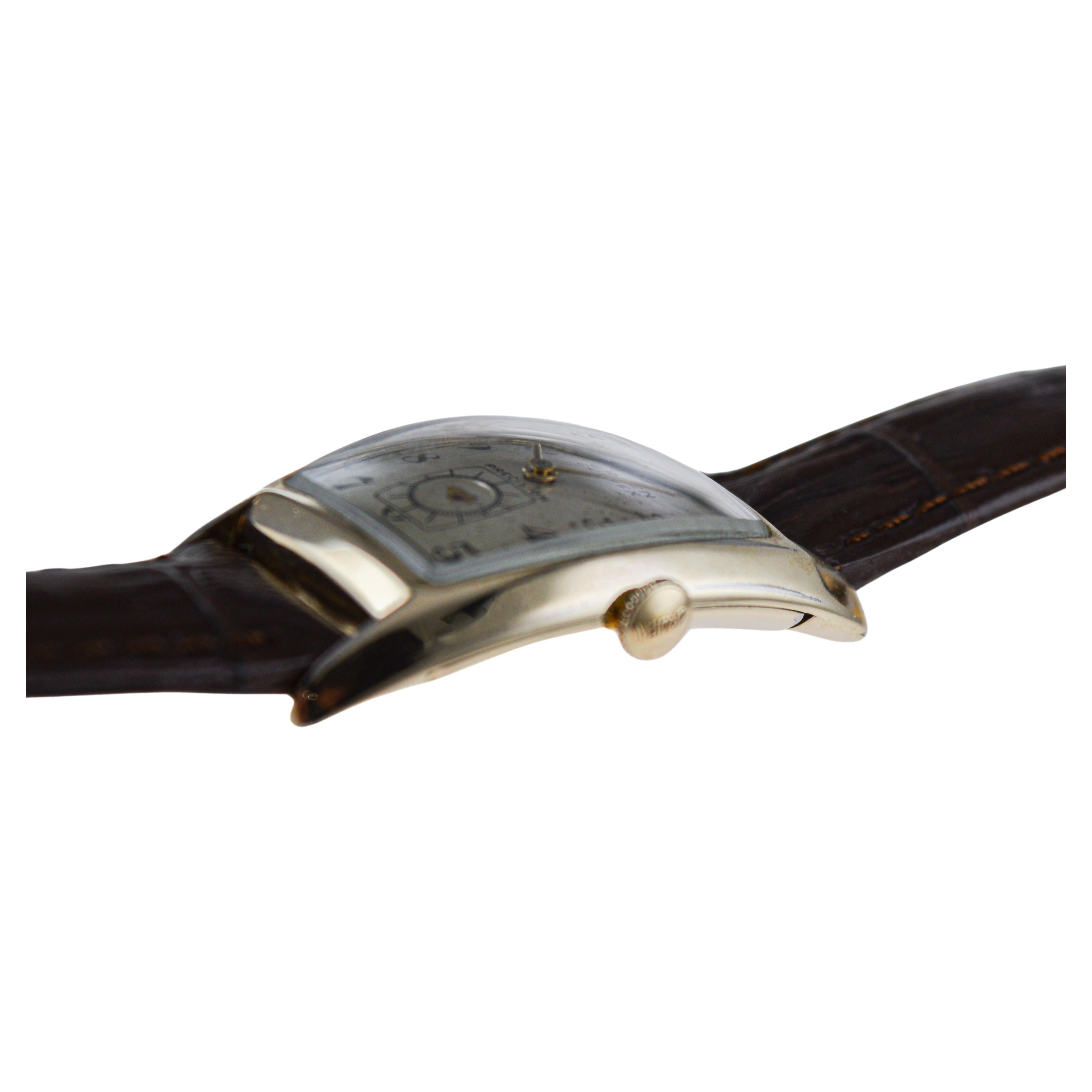 Gruen Gold Filled Art Deco Curvex Style Watch with Original Dial circa 1940's For Sale 4