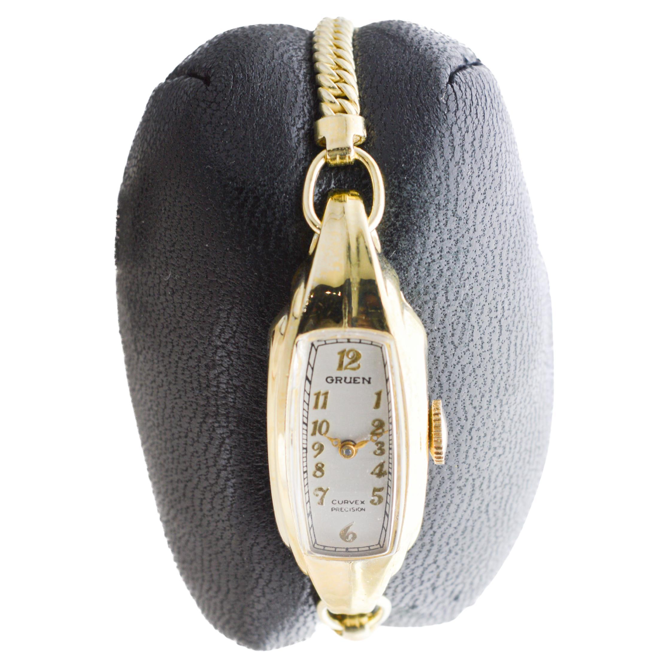 Gruen Gold Filled Art Deco Ladies Curvex with Original Period Bracelet 1937 In Excellent Condition For Sale In Long Beach, CA