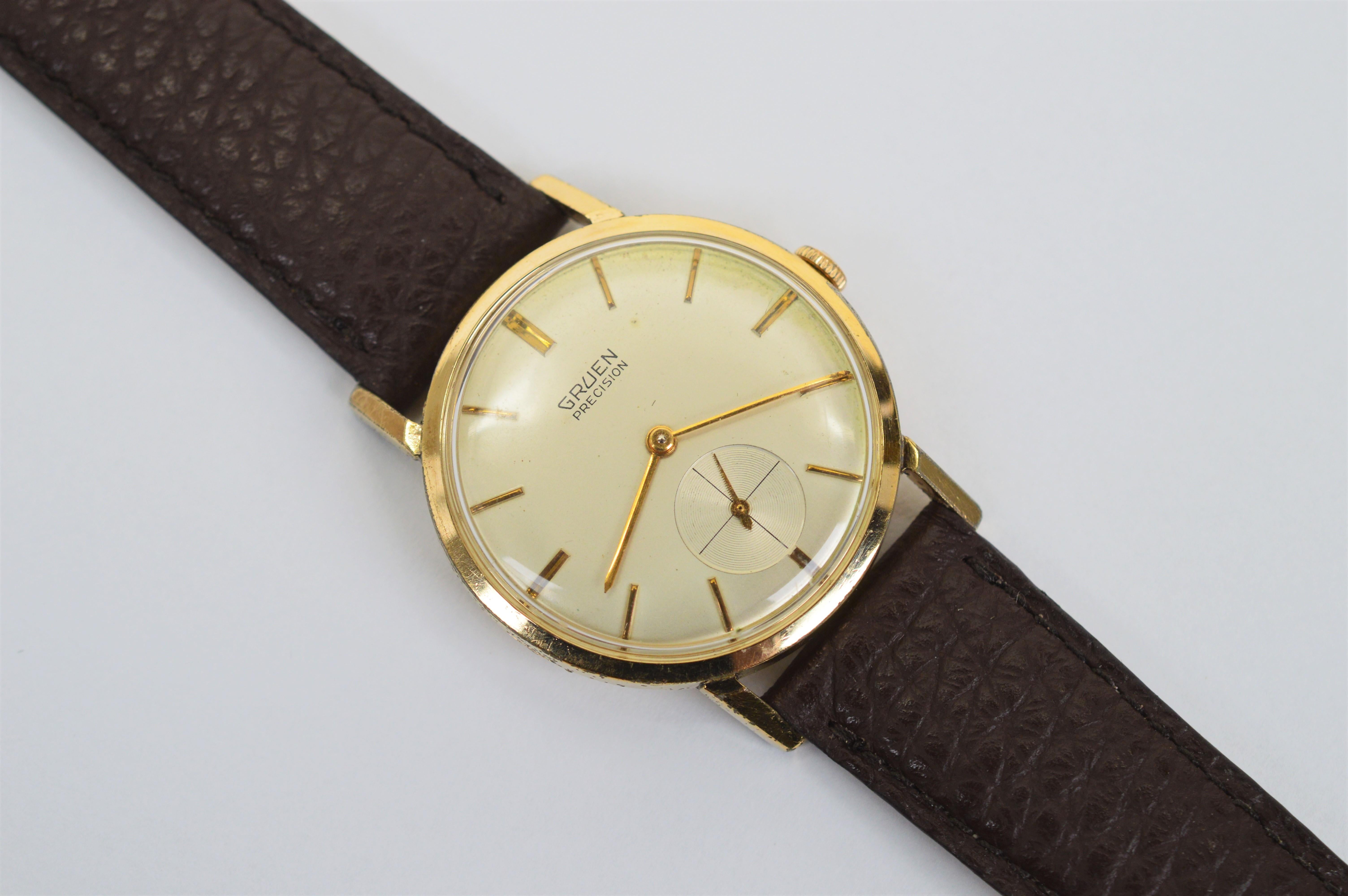 With interesting provenance, this 1960s timepiece was presented to a police officer in recognition of service for New York's 90th precinct October 1962. This Gruen Calibre design is the same model type that Sean Connery wore in the 1962 James Bond