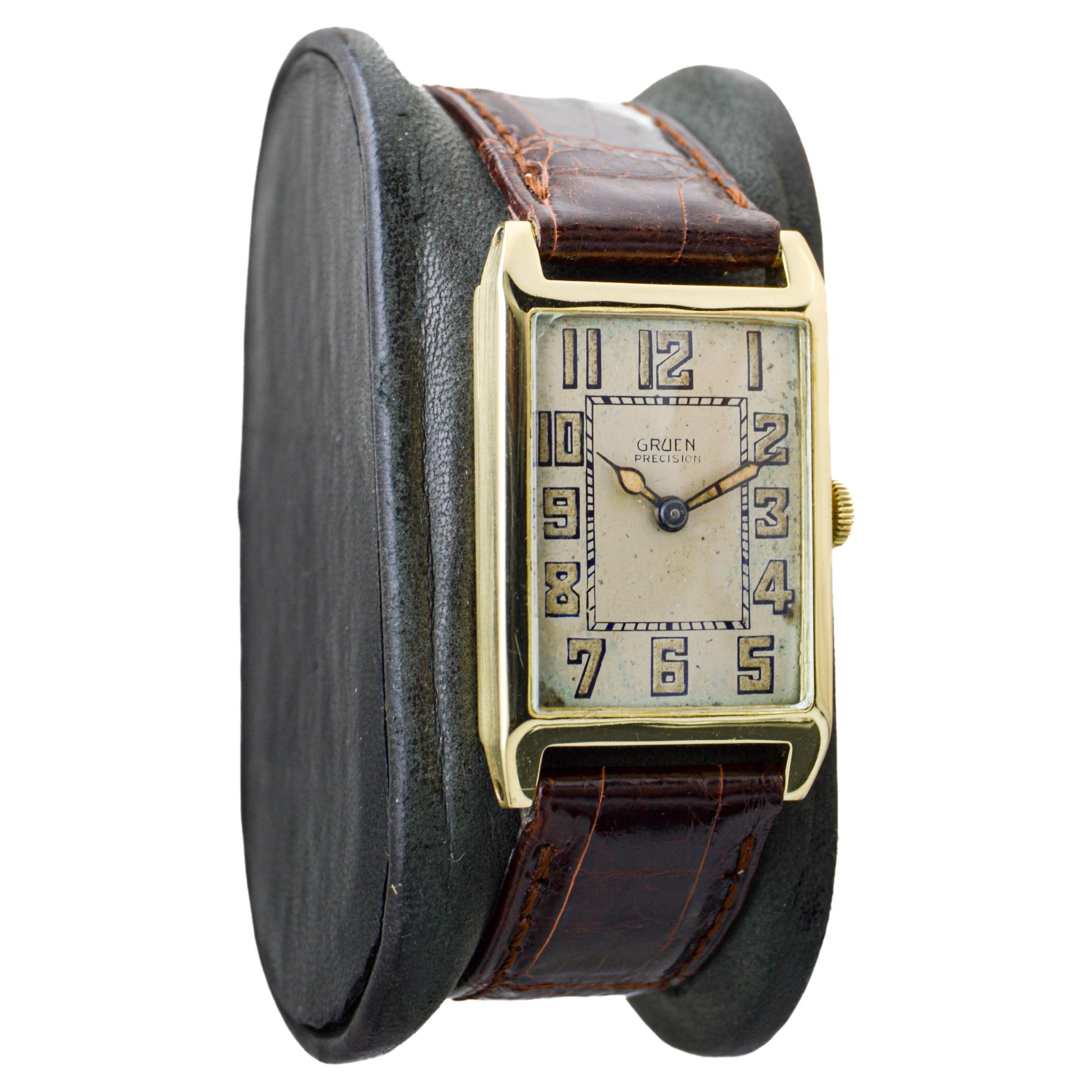 Gruen Seltene 14Kt Art Deco Tank-Uhr im Tank-Stil mit Original Zifferblatt aus 1930  (Art déco) im Angebot