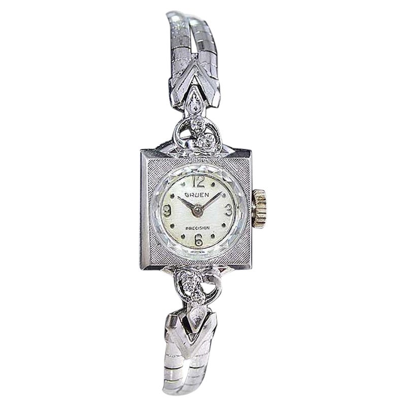 Orologio da donna Art Déco Gruen in oro bianco con cristallo originale diamantato
