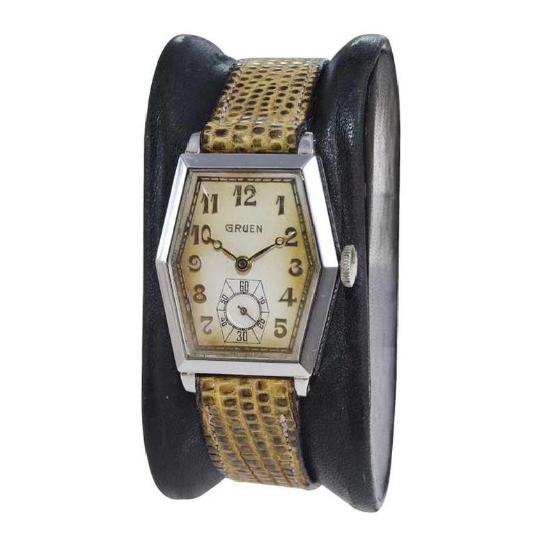 FACTORY / HOUSE: Gruen Watch Company
STYLE / REFERENCE: Art Deco Lozenge Shape 
METAL / MATERIAL: White Gold Filled
CIRCA / YEAR: 1931
DIMENSIONS / SIZE: Length 25mm x Width 36mm
MOVEMENT / CALIBER: Manual Winding / 15 Jewels / Caliber 715
DIAL /