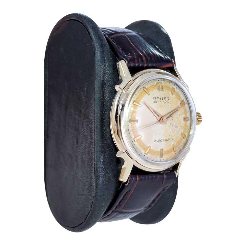 FACTORY / HOUSE: Gruen Watch Company
STYLE / REFERENCE: Art Deco / Round
METAL / MATERIAL: Yellow Gold Filled 
CIRCA / YEAR: 1940's
DIMENSIONS / SIZE: Length 37mm X Diameter 31mm
MOVEMENT / CALIBER: Automatic Winding / 17 Jewels 
DIAL / HANDS: