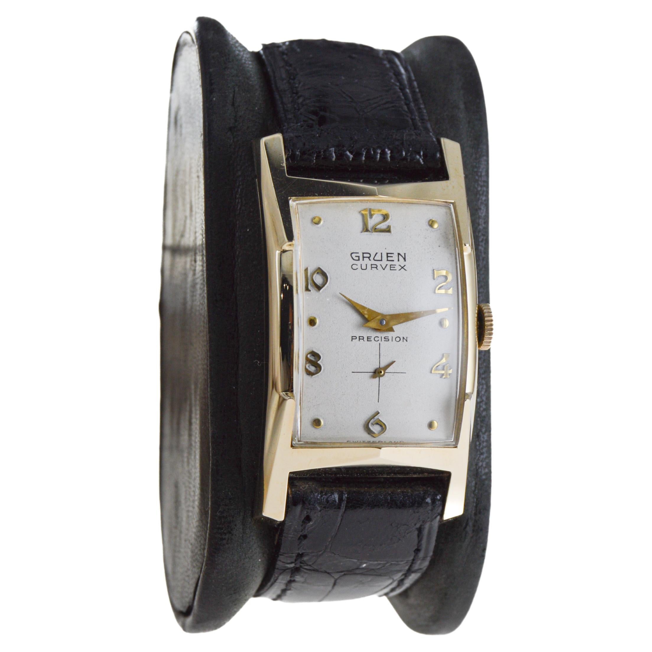 FACTORY / HOUSE: Gruen Watch Company
STYLE / REFERENCE: Baron  / Curvex Series
METAL / MATERIAL: Yellow Gold Filled
CIRCA / YEAR: 1940's /50's
DIMENSIONS / SIZE: 42mm Length X 23mm Width
MOVEMENT / CALIBER: Manual Winding / 17 Jewels / Caliber