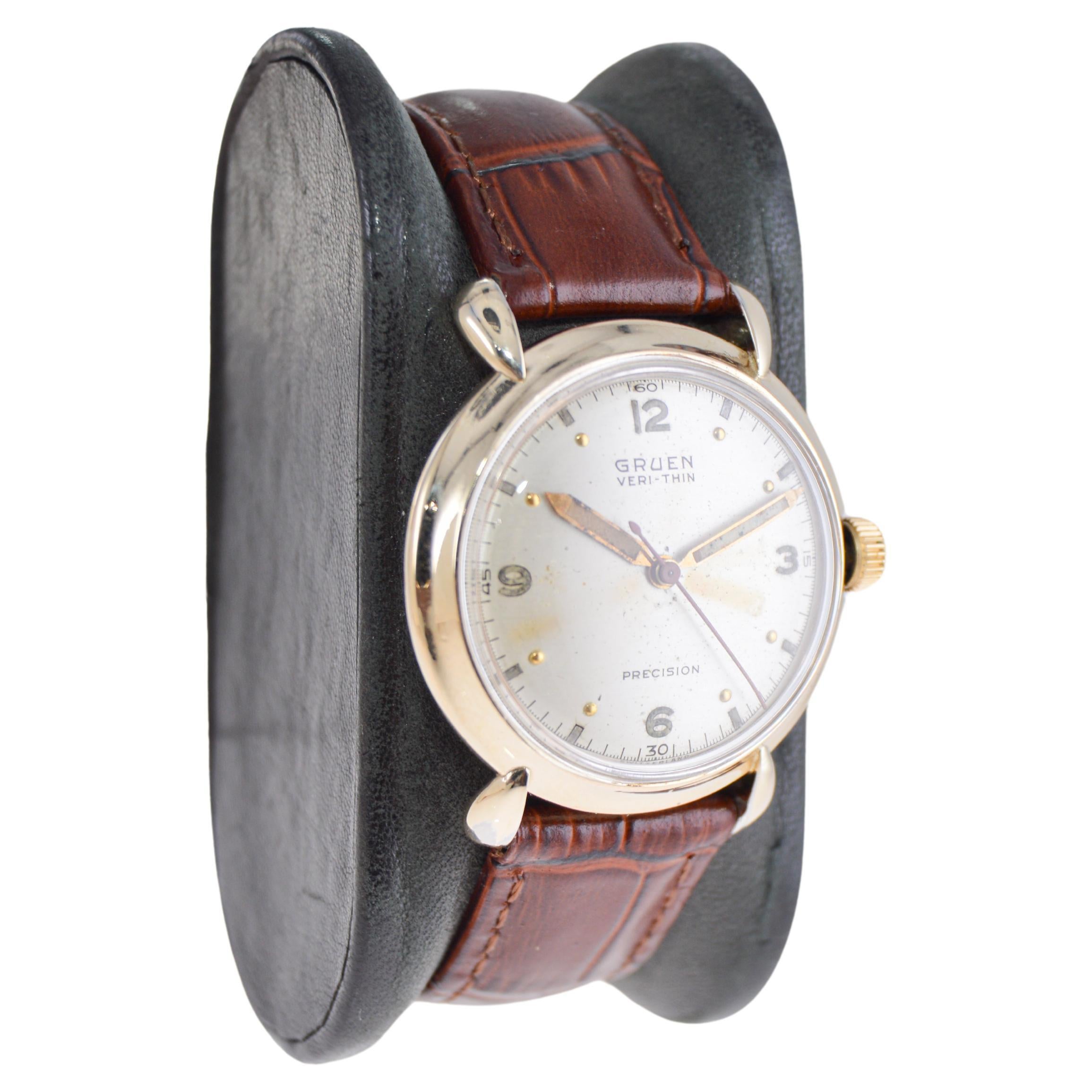 FACTORY / HOUSE: Gruen Watch Company
STYLE / REFERENCE: Art Deco / Round Teardrop Lugs
METAL / MATERIAL: Yellow Gold Filled 
CIRCA: 1940's
DIMENSIONS: Length 36mm X Diameter 31mm
MOVEMENT / CALIBER: Manual Winding / 17 Jewels 
DIAL / HANDS: Silvered