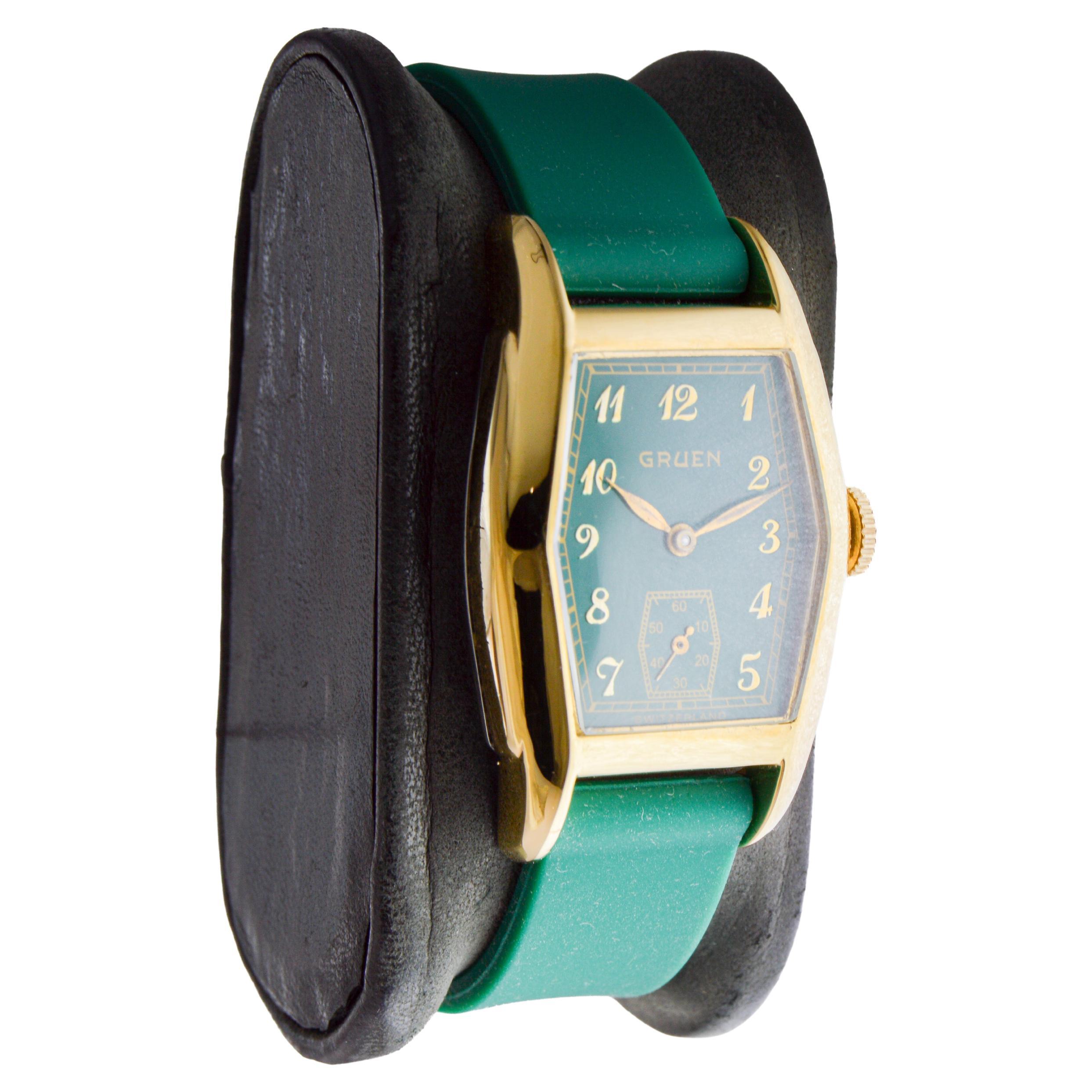 FACTORY / HOUSE: Gruen Watch Company
STYLE / REFERENCE: Art Deco / Tortue Shape
METAL / MATERIAL: Yellow Gold Filled
CIRCA / YEAR: 1940's
DIMENSIONS / SIZE: Length 41mm 