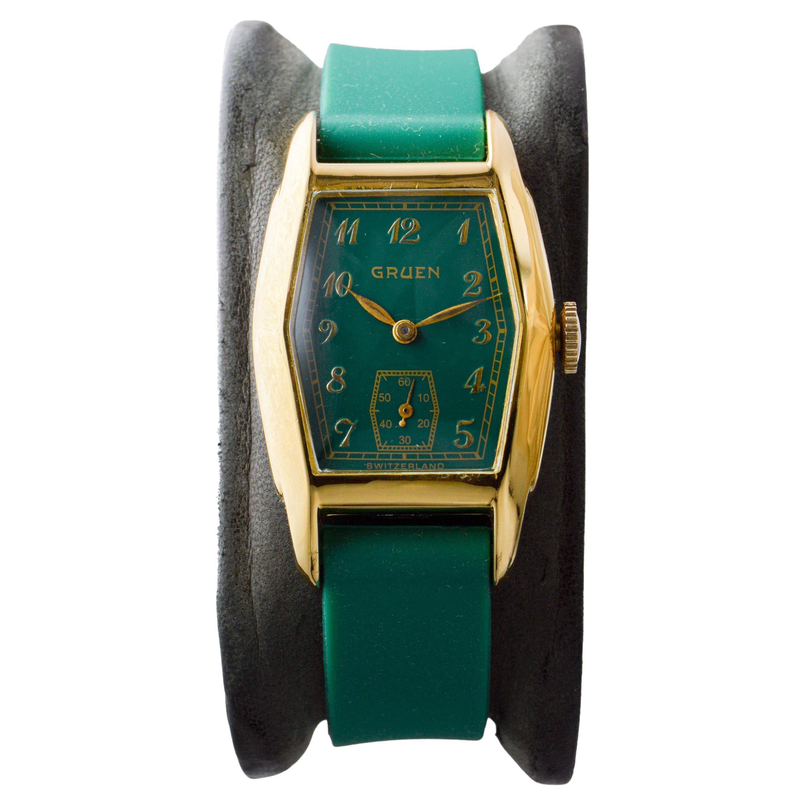 Gruend Yellow Gold Filled Art Deco Watch with Custom Made Green Dial circa In Excellent Condition For Sale In Long Beach, CA