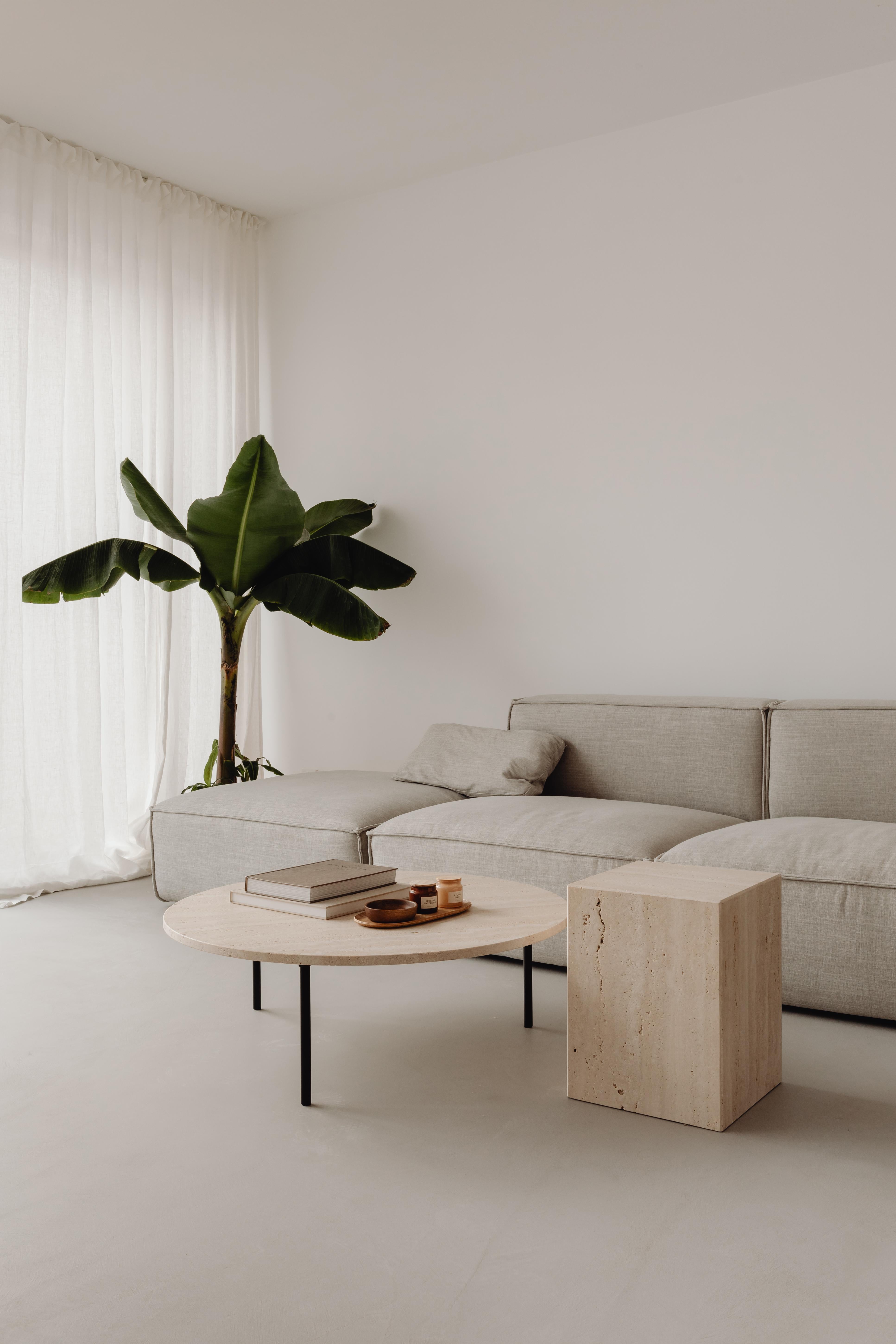Gruff L Travertine Coffee Table by Un’common In New Condition For Sale In Geneve, CH