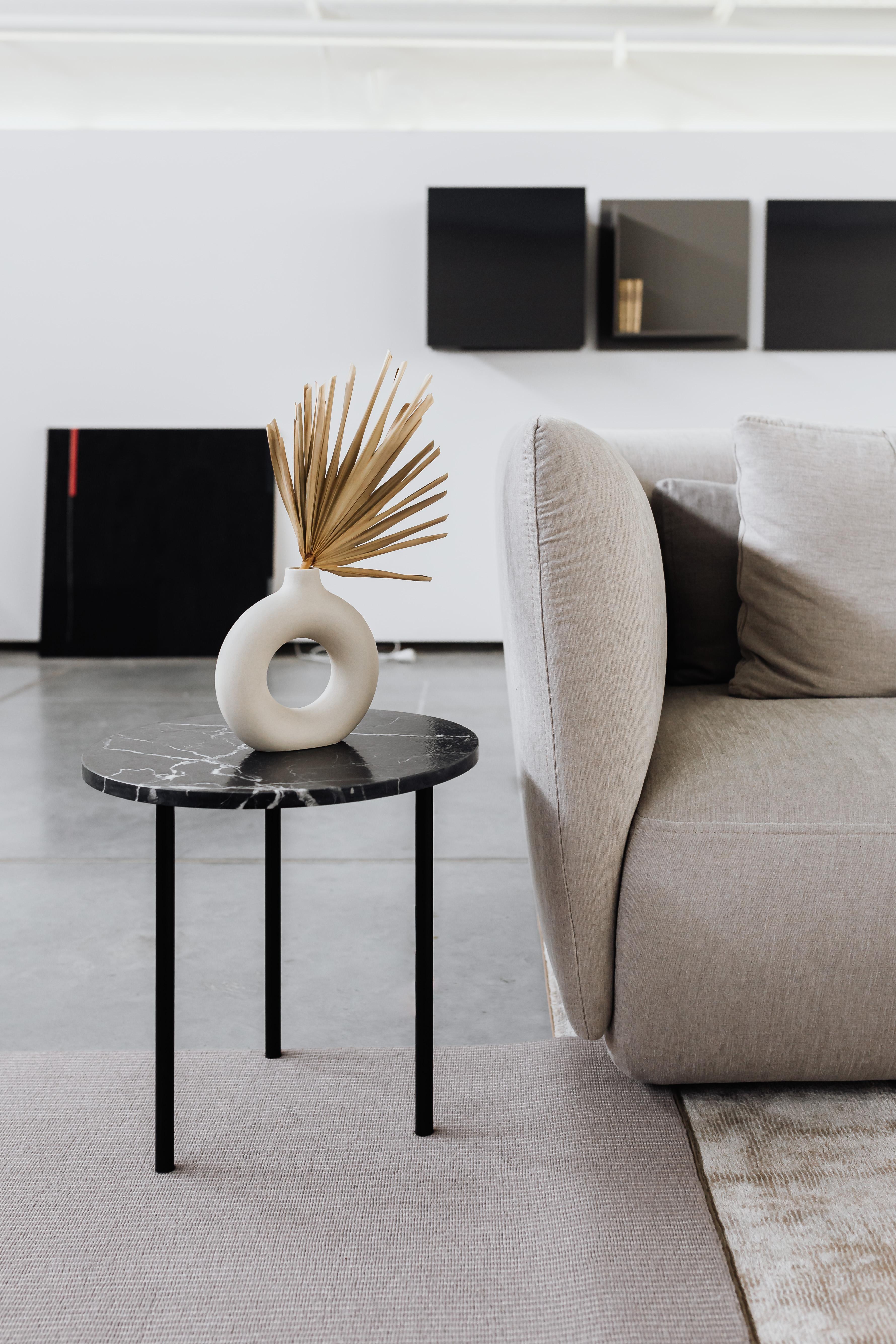 Gruff S Grooved Carrara Coffee Table by Un’common
Designed by Małgorzata Korycka.
Dimensions: D 45 x W 45 x H 45 cm.
Materials: Grooved Carrara marble.

Available in different stone and finish options: Carrara, grooved Carrara, grooved Pietra Gray,