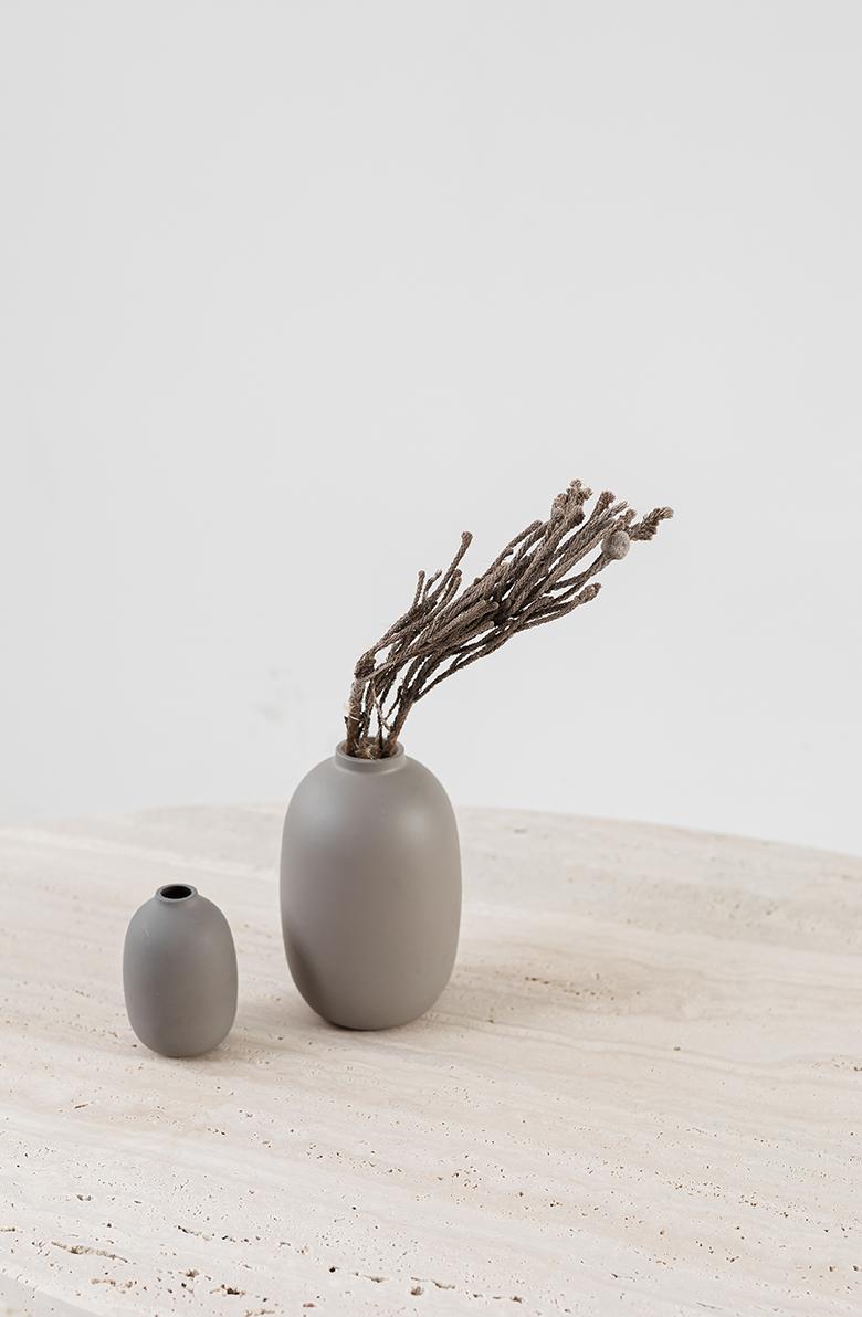 Table basse en travertin Gruff S par Un'common
Conçu par Małgorzata Korycka.
Dimensions : Ø 45 x H 45 cm : Ø 45 x H 45 cm.
Matériaux : Travertin.

Disponible en trois tailles différentes. Veuillez nous contacter.

GRUFF Travertine est une très belle