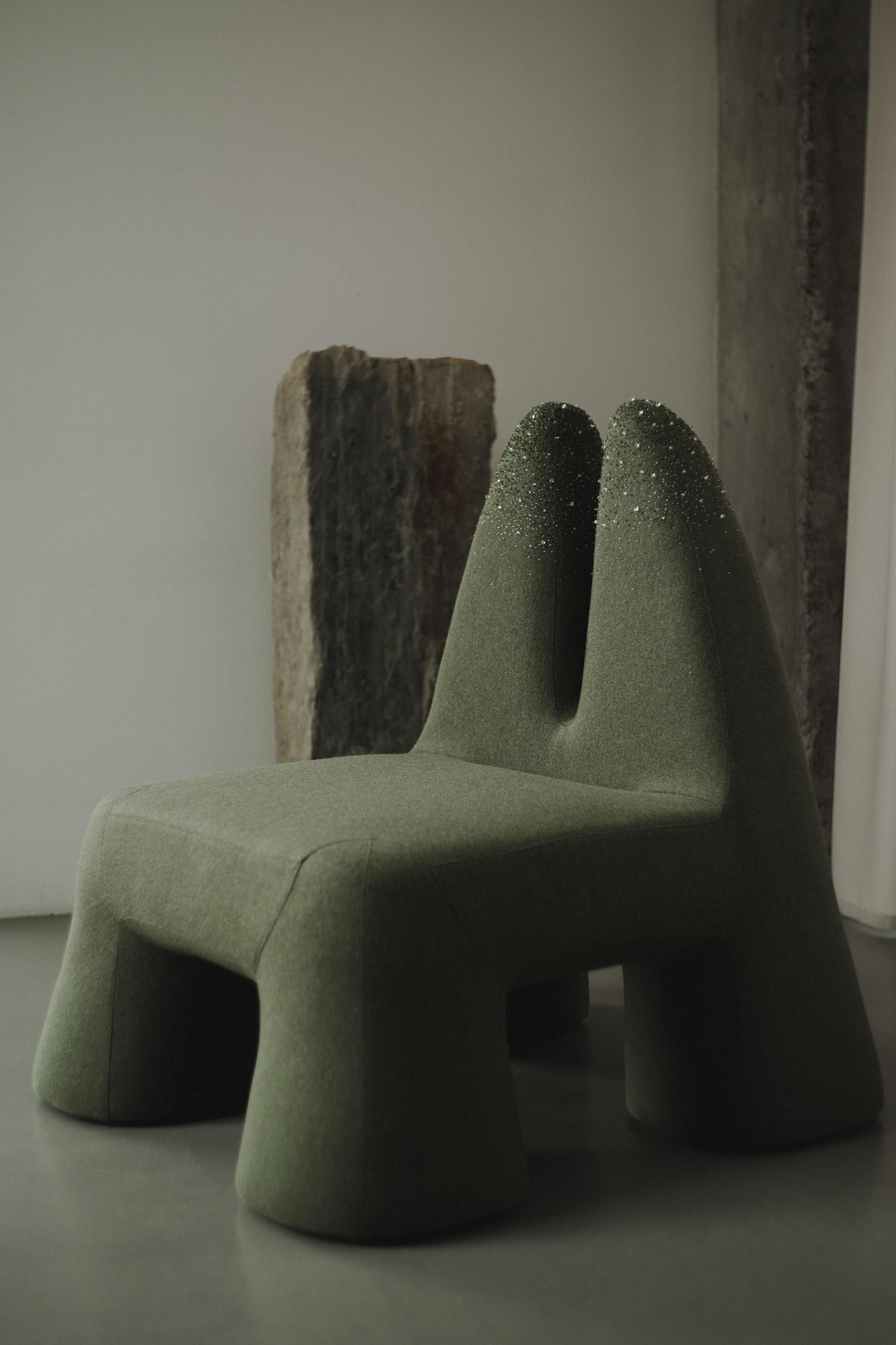 Grun’ Dewlit armchair by Faina
Limited Edition
Design: Victoriya Yakusha
Material: Textile, foam rubber, sintepon, wood, hand embroidery with beads.
Dimensions: L 87 x W 89 x H 91 cm

The Grun’ armchair boasts a unique shape that captivates the eye.