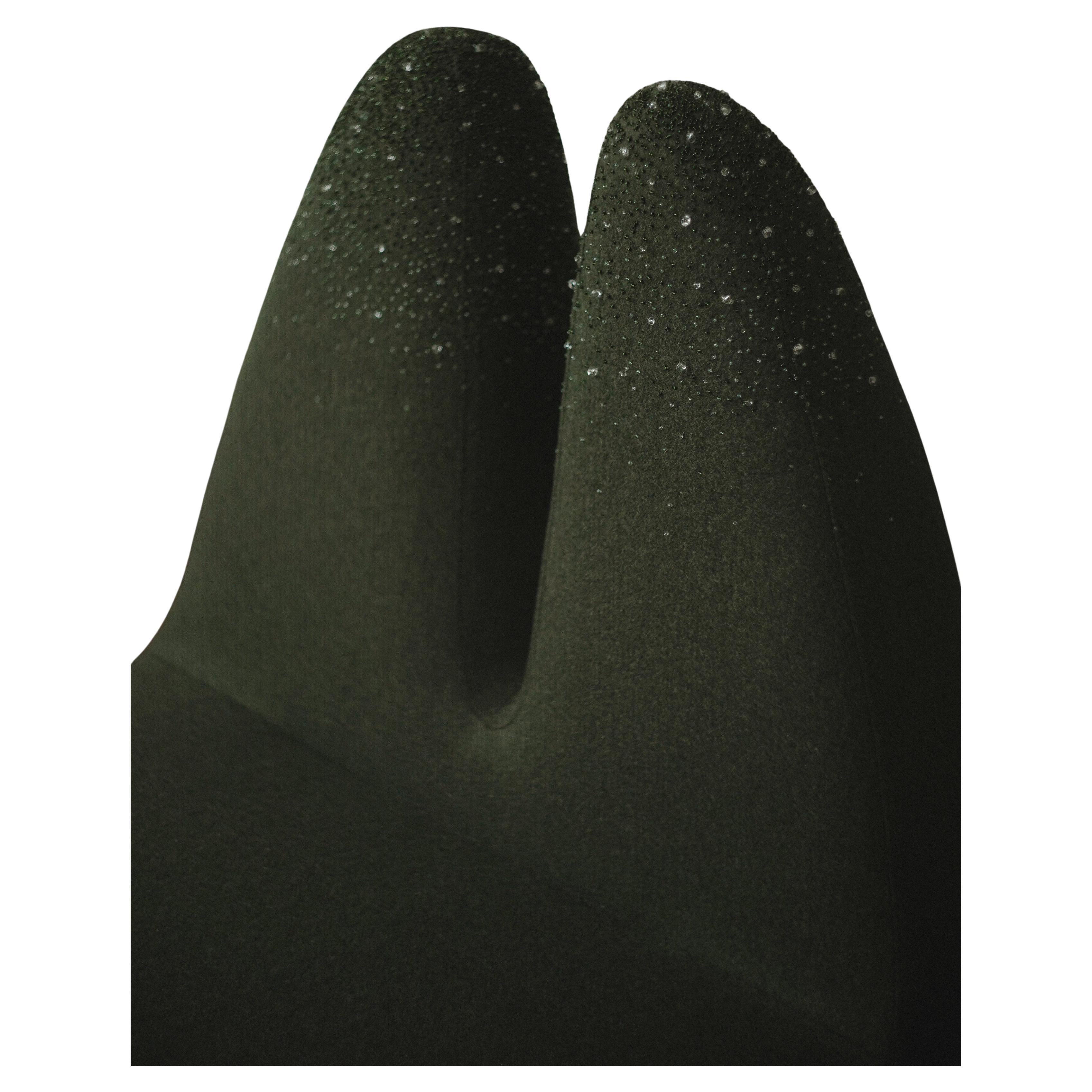 MATERIAL: Textil, Schaumgummi, Sintepon, Holz.

Bitte beachten Sie, dass handgefertigte Artikel in Farbtönen und Texturen leicht abweichen können. 

Nur für den Gebrauch in Innenräumen. 

Der Stuhl hat eine weiche Sitzfläche und Rückenlehne. Die