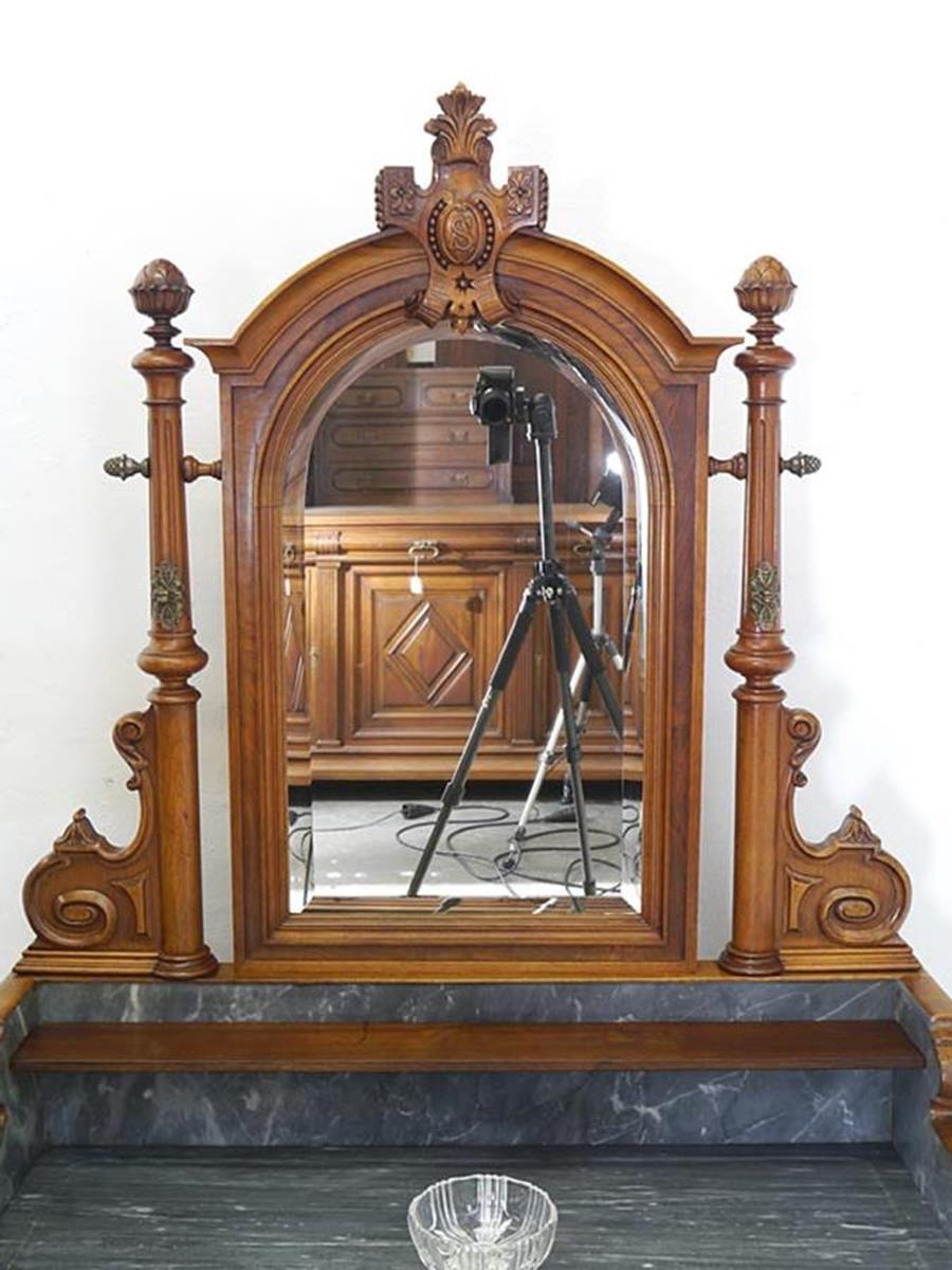 Gründerzeit Dresser Mirror Dresser Wilhelminian Period circa 1880 Walnut (Furnier)