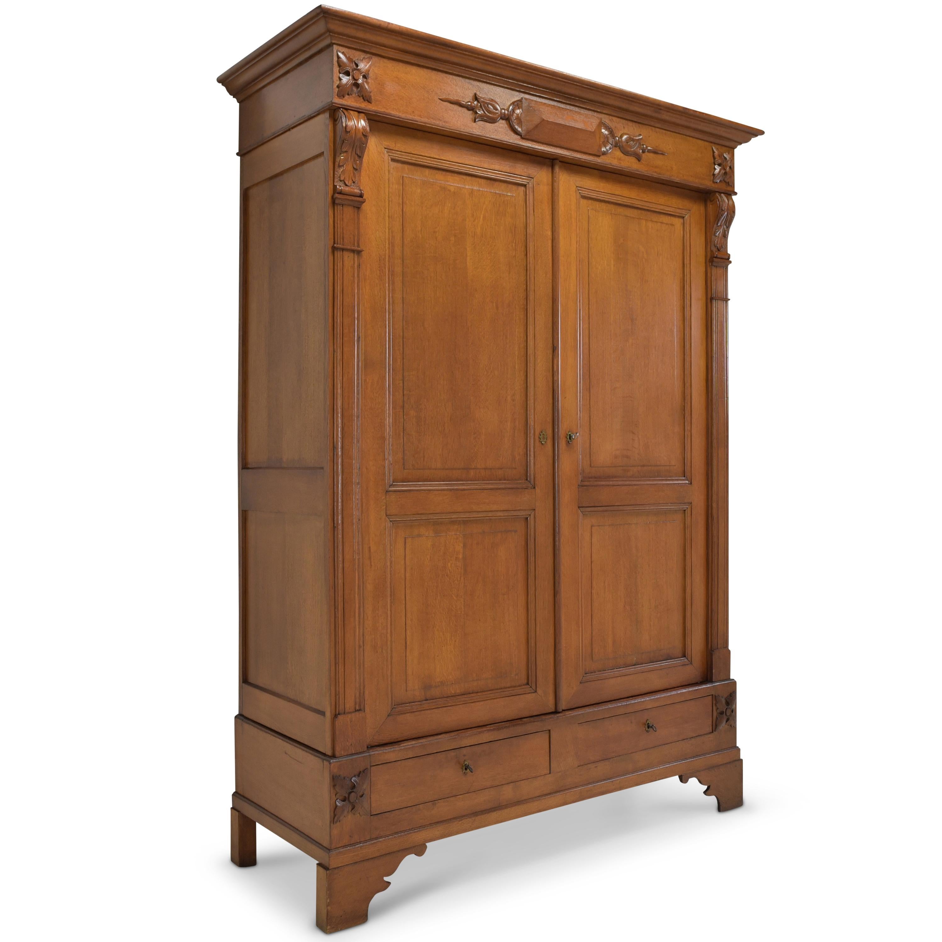 Hallway closet restored Gründerzeit around 1880 solid oak wardrobe

Features:
Solid oak body, solid softwood inside
Two-door model with clothes rail, shelf and two drawers
Carved applications
Attractive, quite light color tone
Beautiful