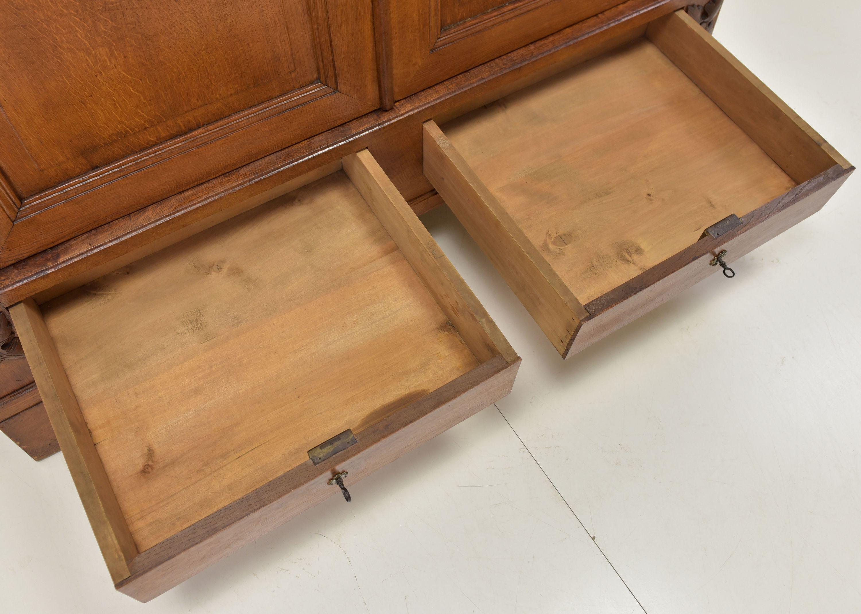 19th Century Gründerzeit Hallway Closet / Wardrobe in Solid Oak, 1880