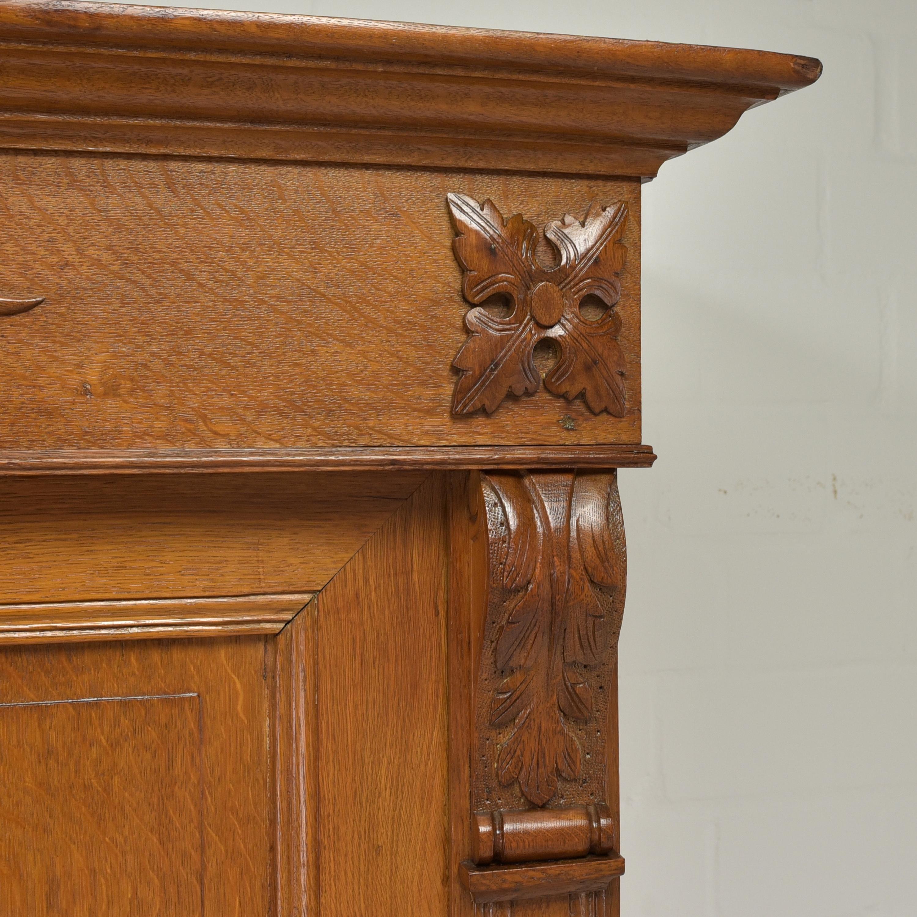 Gründerzeit Dielenschrank / Garderobe in Eiche massiv, 1880 im Zustand „Gut“ in Lüdinghausen, DE