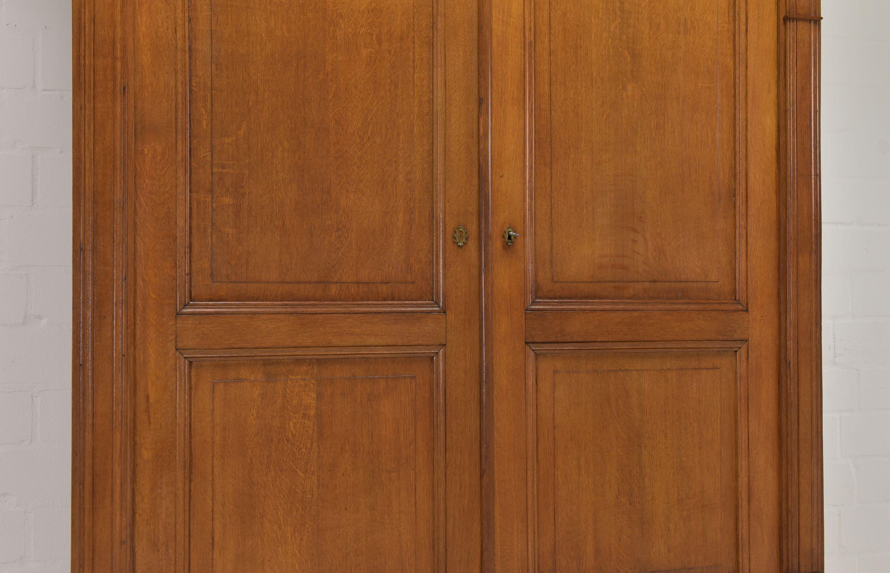 Gründerzeit Dielenschrank / Garderobe in Eiche massiv, 1880 (Eichenholz)