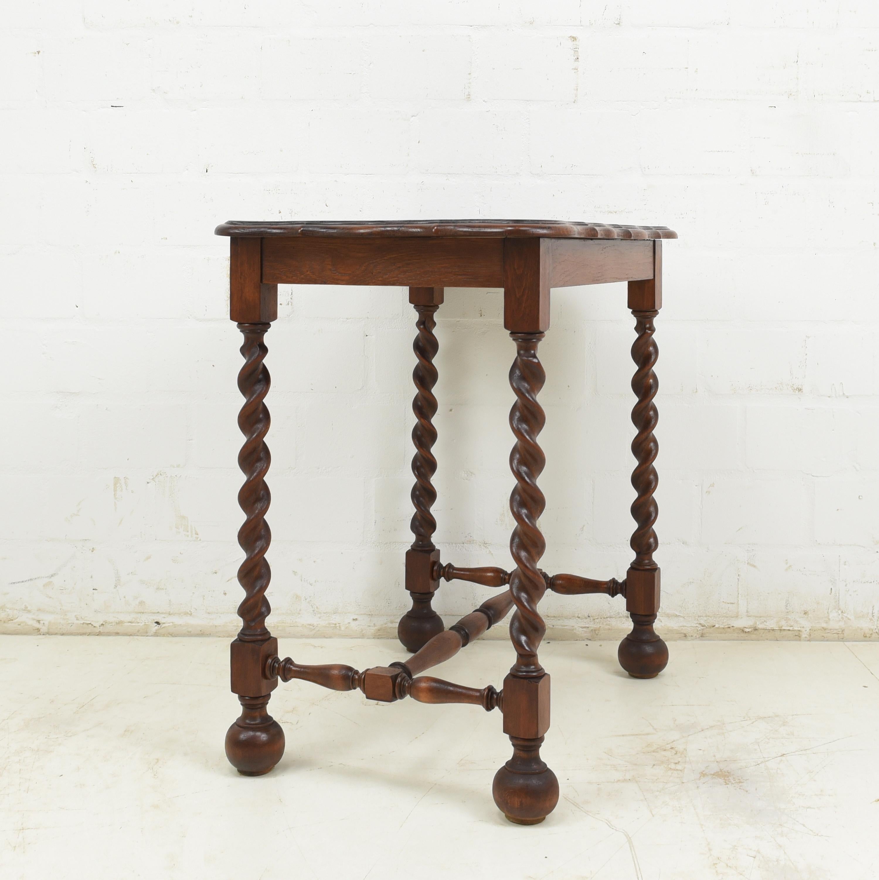 Gründerzeit Side Table / Coffee Table in Solid Oak, 1890 For Sale 7