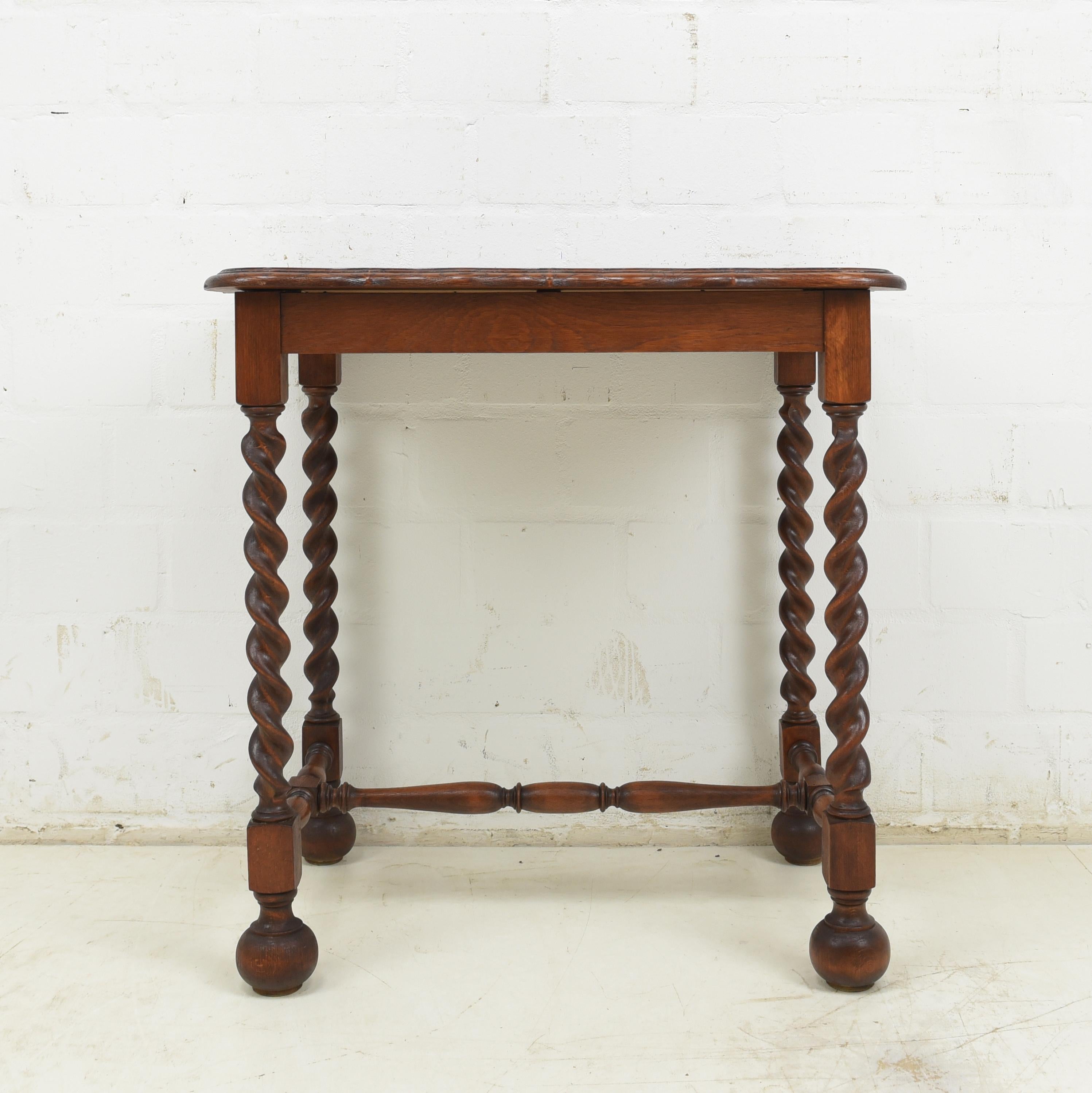 Gründerzeit Side Table / Coffee Table in Solid Oak, 1890 For Sale 1