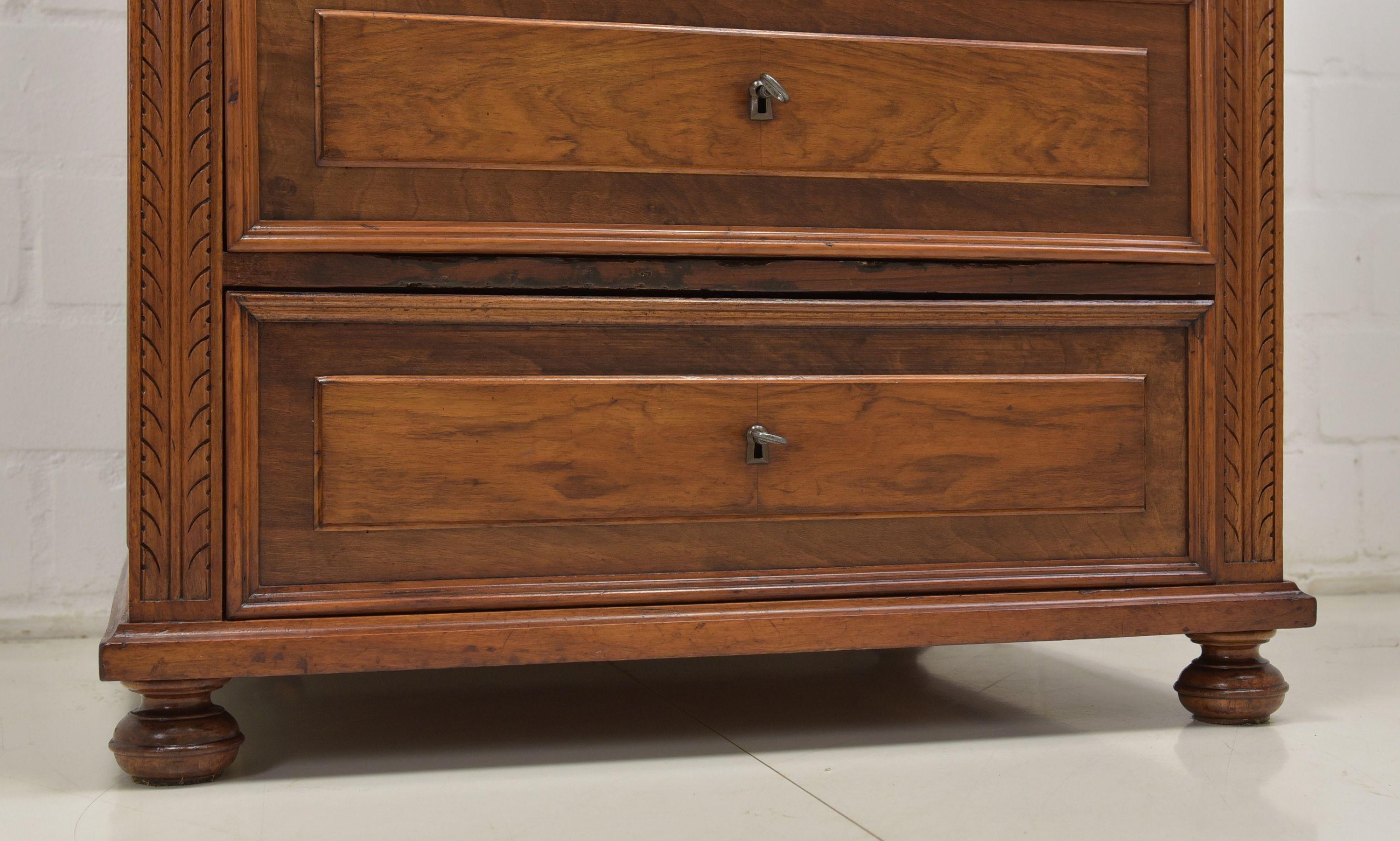 Gründerzeit Small Deep Chest of Drawers in Solid Walnut, 1900 For Sale 6