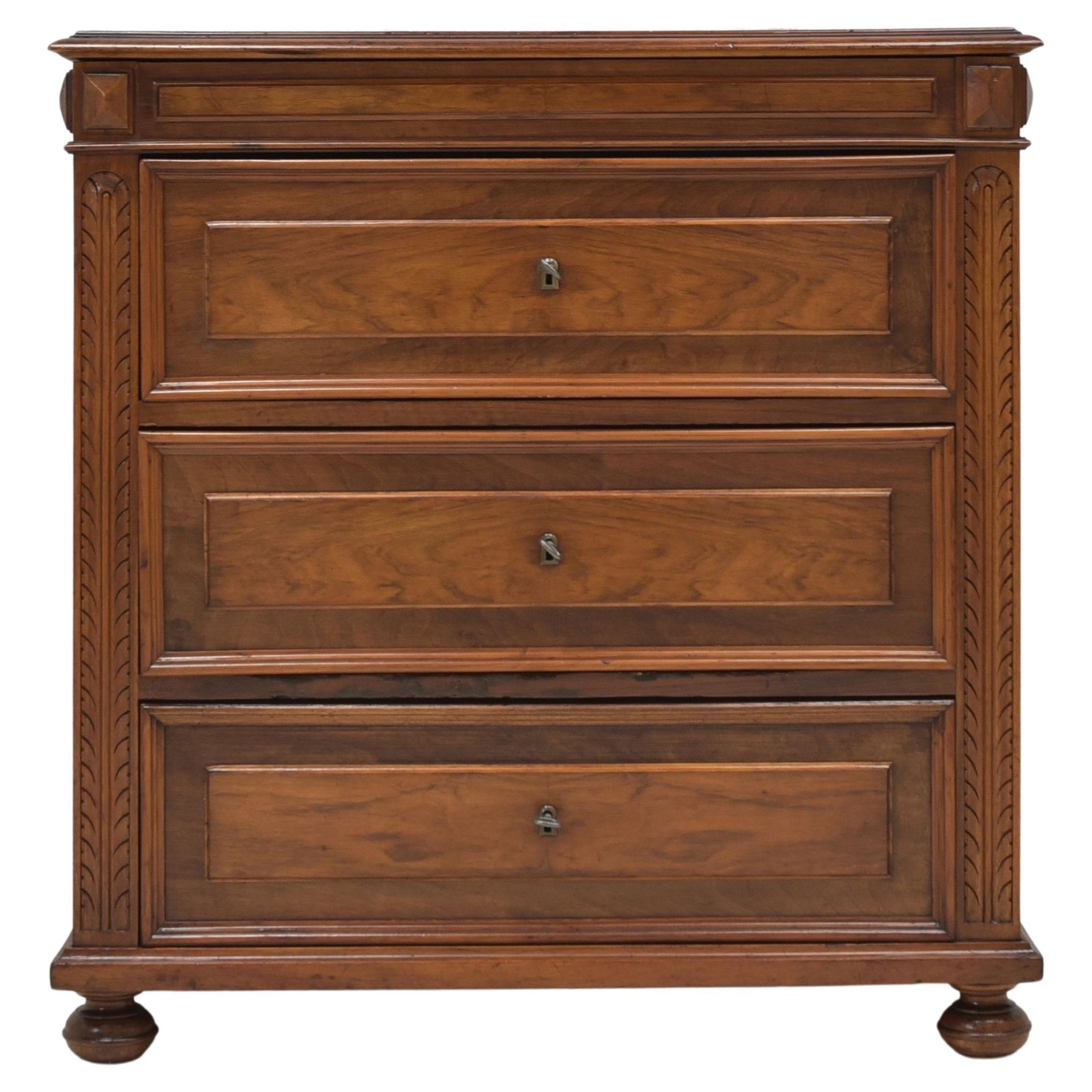 Small deep chest of drawers Gründerzeit around 1900 solid walnut

Features:
Almost cube-shaped model with three drawers
High quality
Drawers pronged
Beautiful grain
Very rare and exceptional model

Additional information:
Material: Walnut,