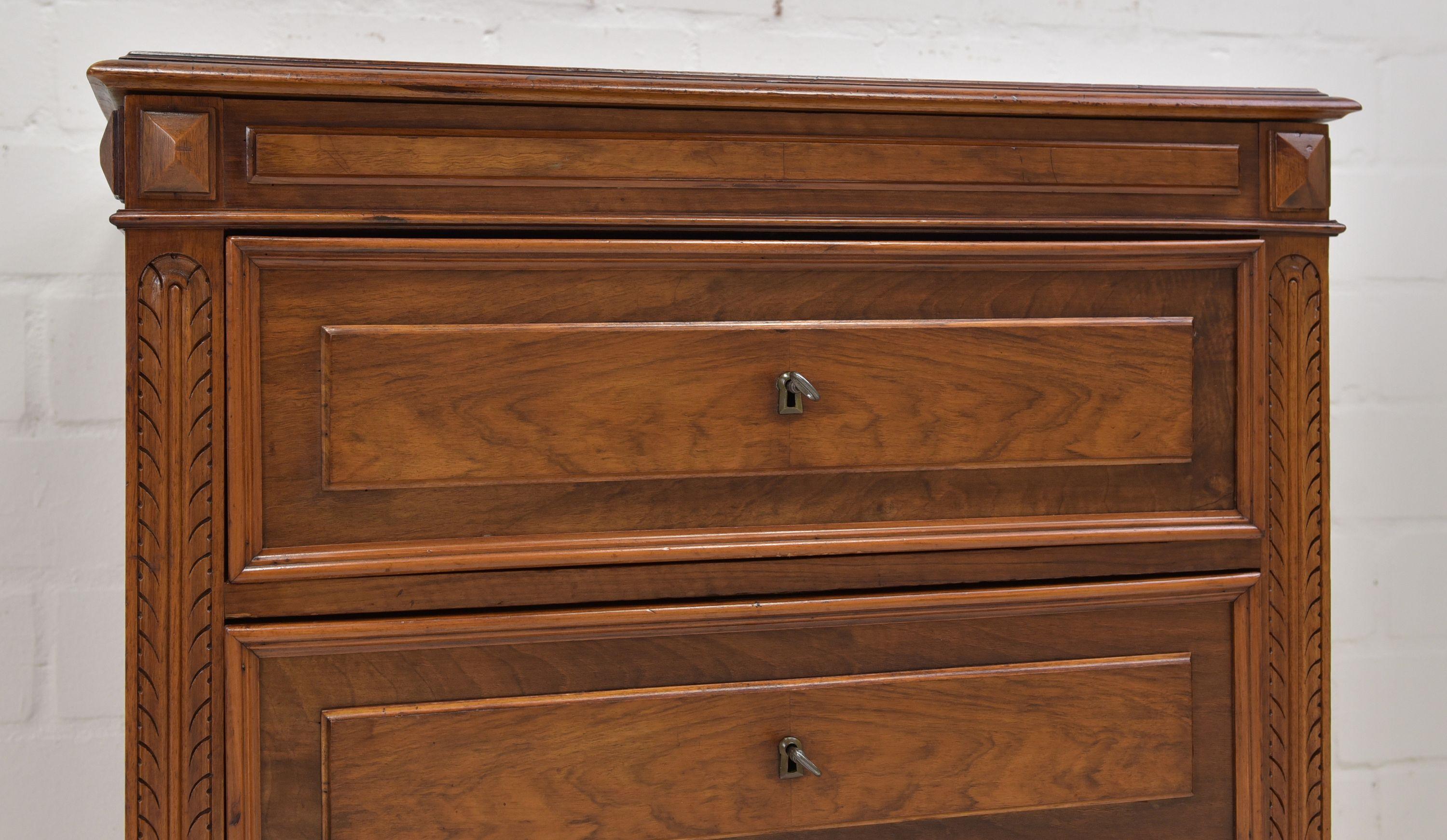 Gründerzeit Small Deep Chest of Drawers in Solid Walnut, 1900 For Sale 5