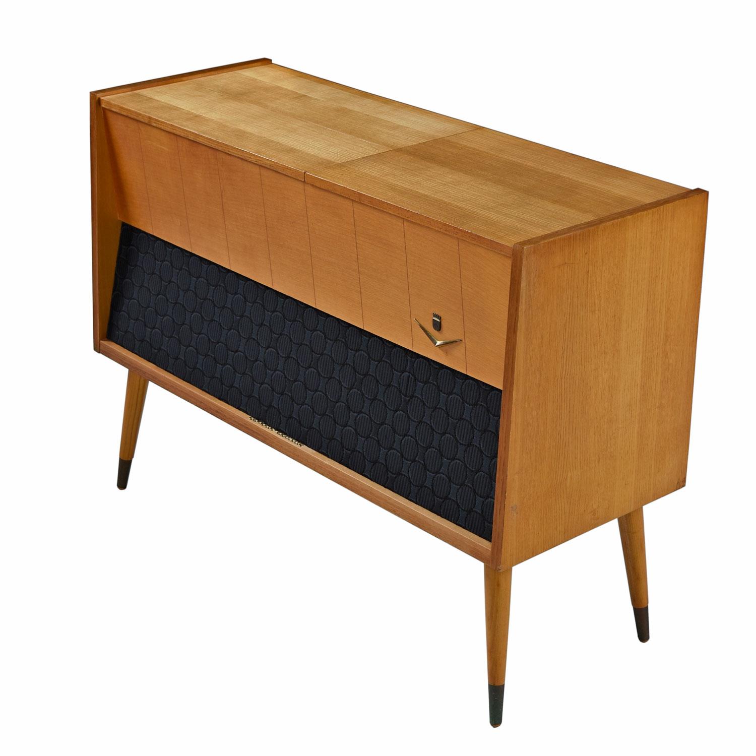 Mid-Century Modern Grundig Majestic M11 Turntable Console Stereo Cabinet Credenza avec Turntable