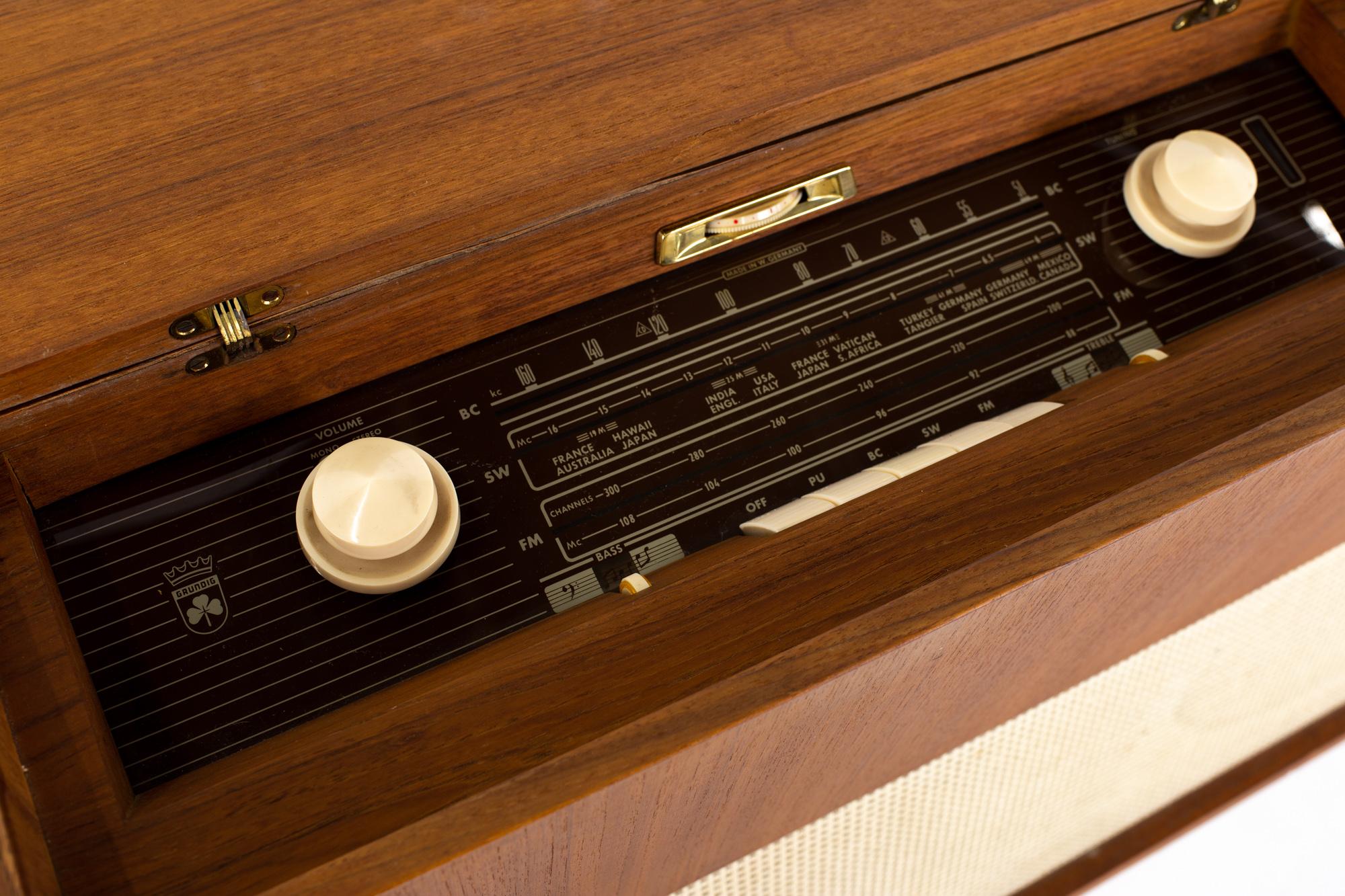 Grundig Majestic Mid Century Stereo Record Console In Good Condition In Countryside, IL