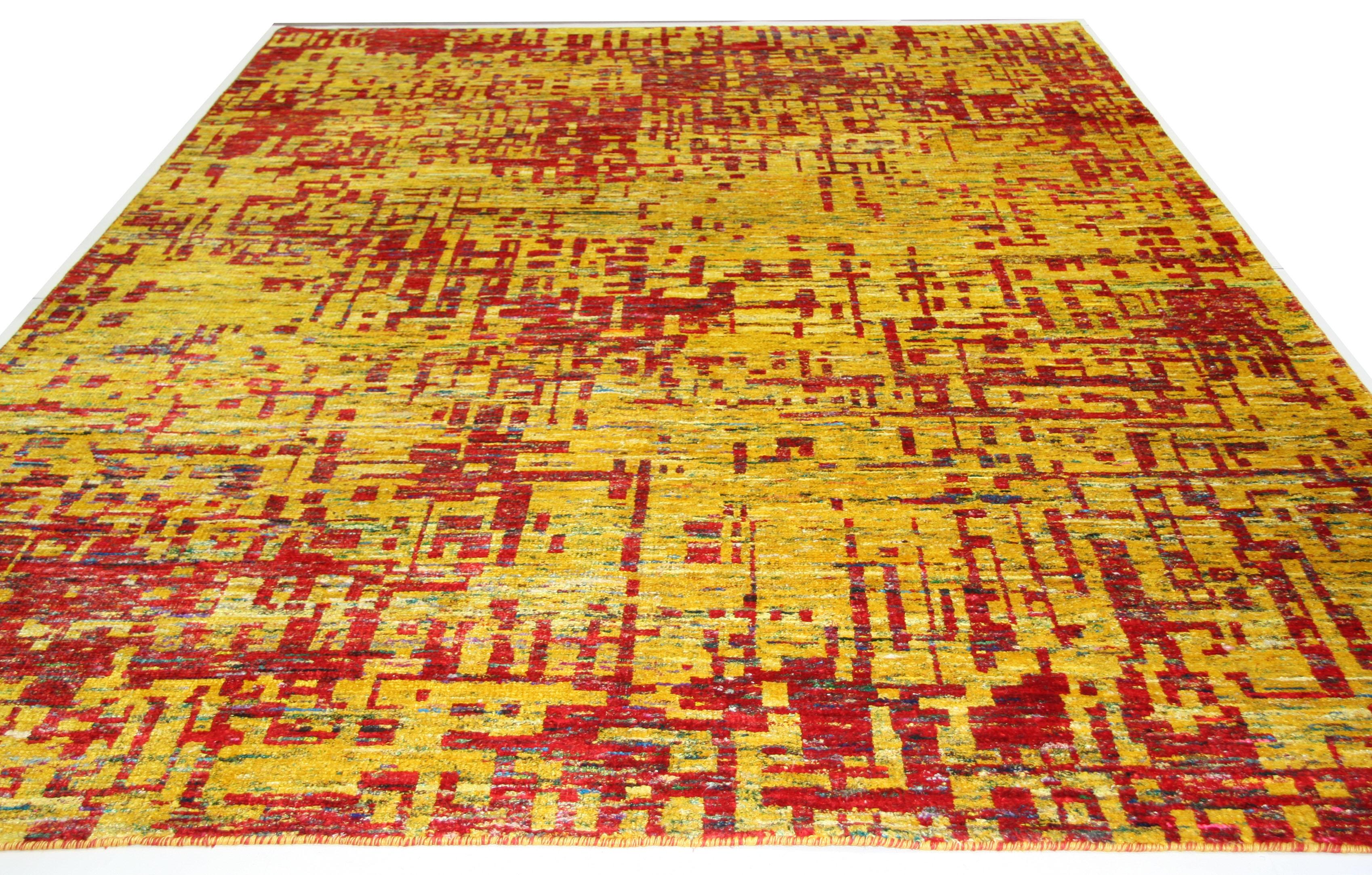 Tappeto Grunge Red, più dimensioni

Uno dei design contemporanei più popolari di Aga Johns. I toni audaci del rosso, del giallo e dell'oro si combinano per dare un tocco di colore al tuo spazio. La viscosa annodata a mano dona una sensazione di