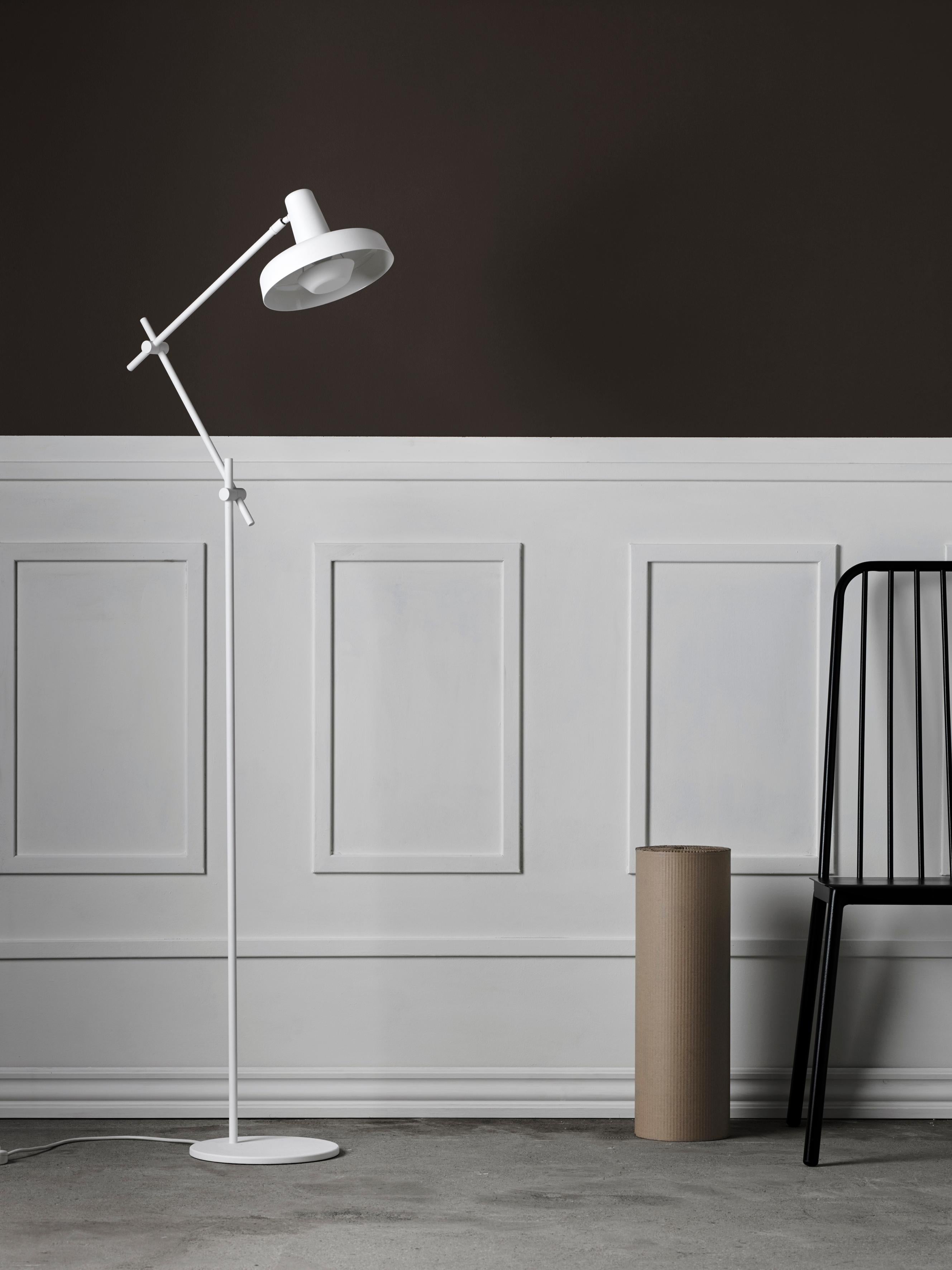 Aluminium Grupa LED Arigato Lampadaire 1 Lumière par Filip Despot:: Ivana Pavic:: Tihana Taraba en vente