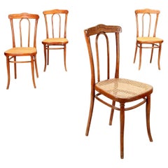 Groupe de 4 chaises Thonet en hêtre Autriche Fin du 19ème siècle