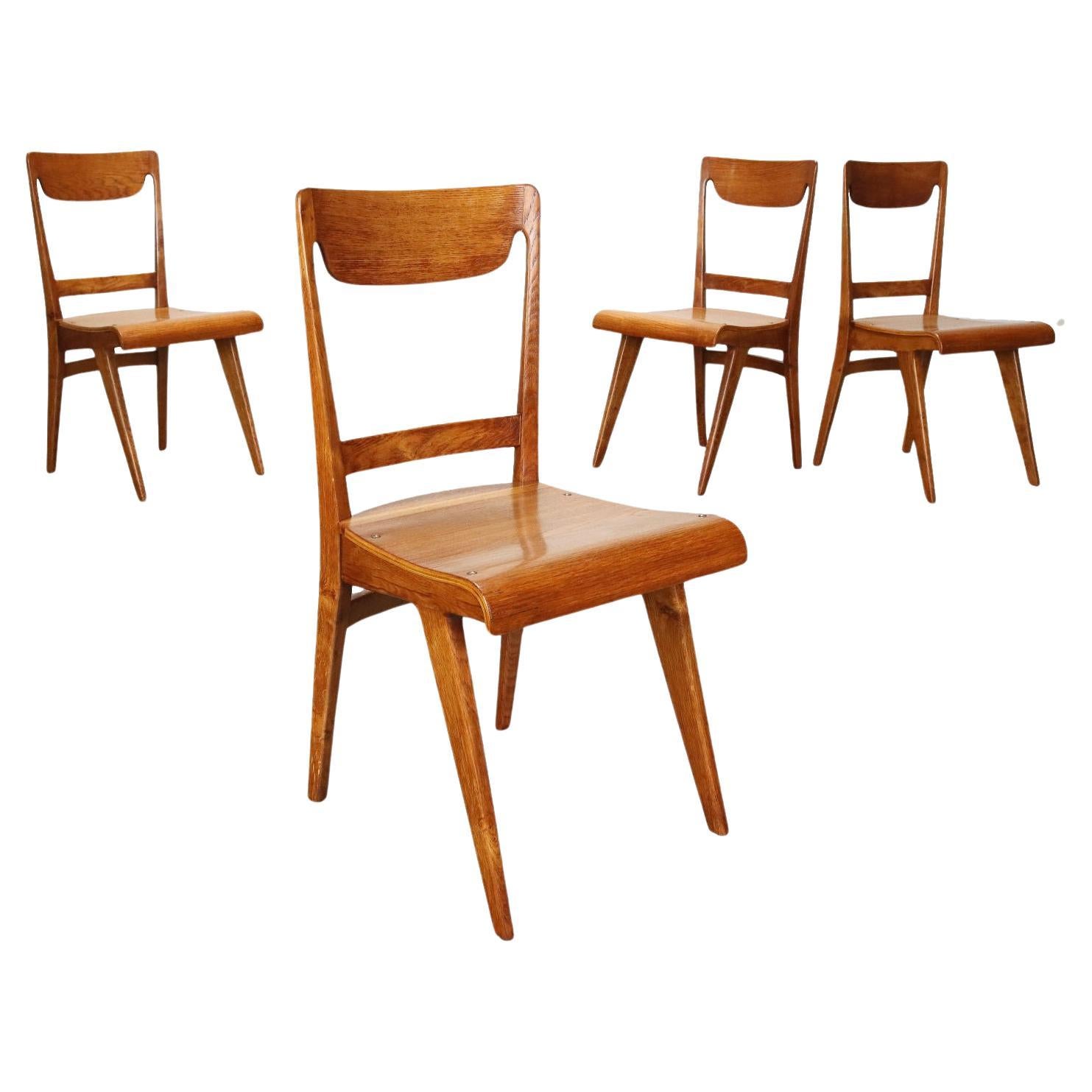 Gruppo di quattro sedie anni 50, in rovere, marroni