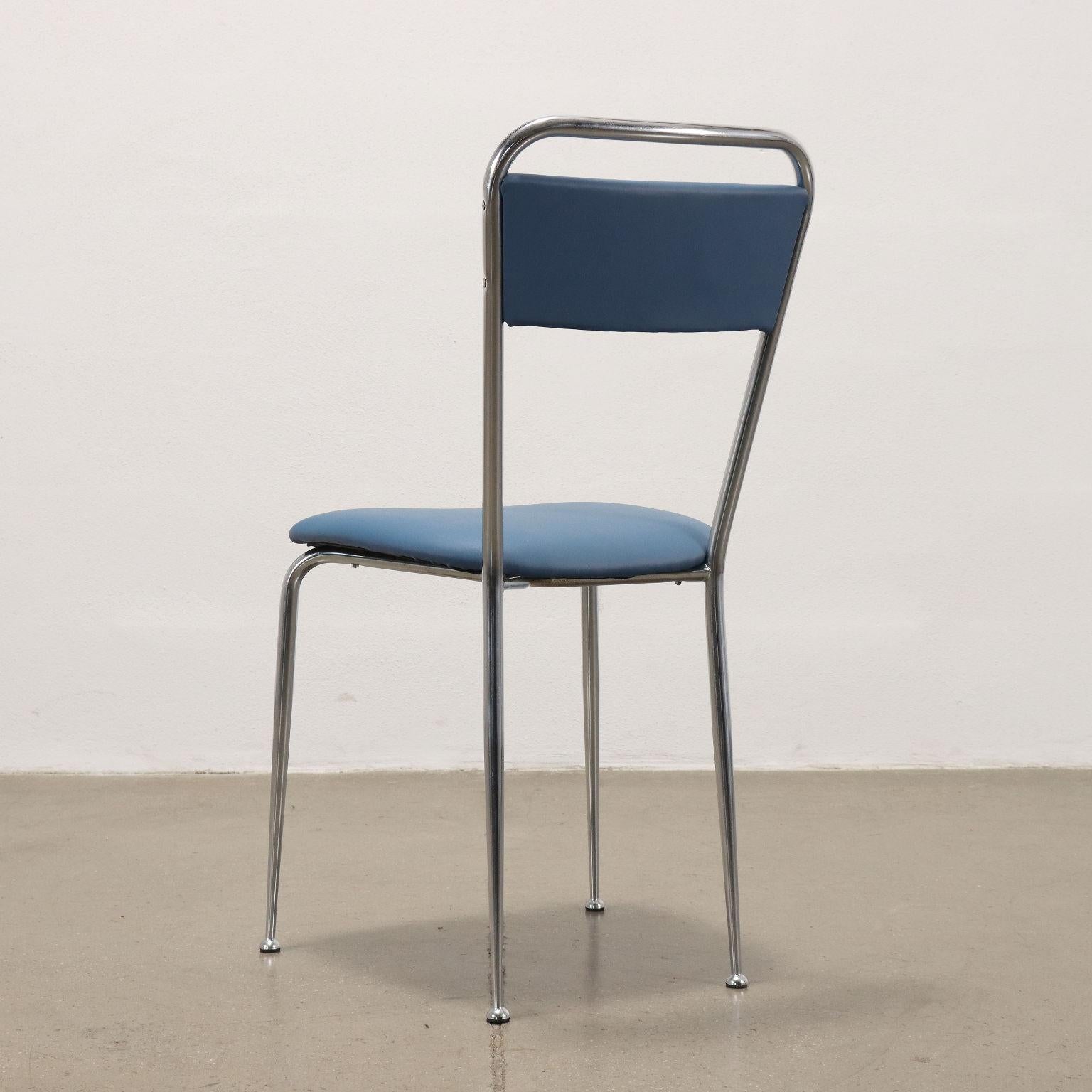 Mid-20th Century Gruppo di quattro sedie Anni 60, metallo e similpelle, azzurre