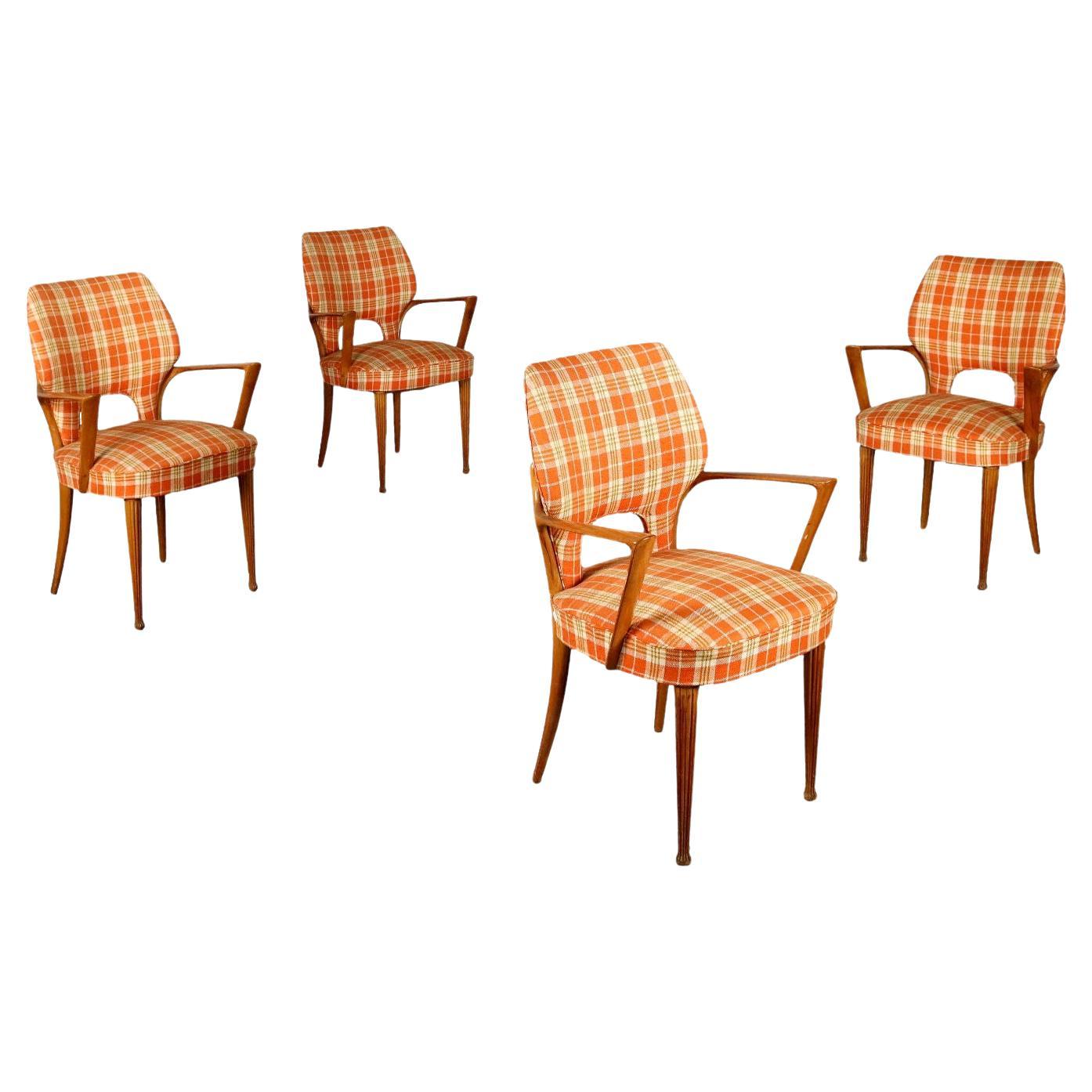 Groupe de quatre chaises avec accoudoirs 1950 en vente