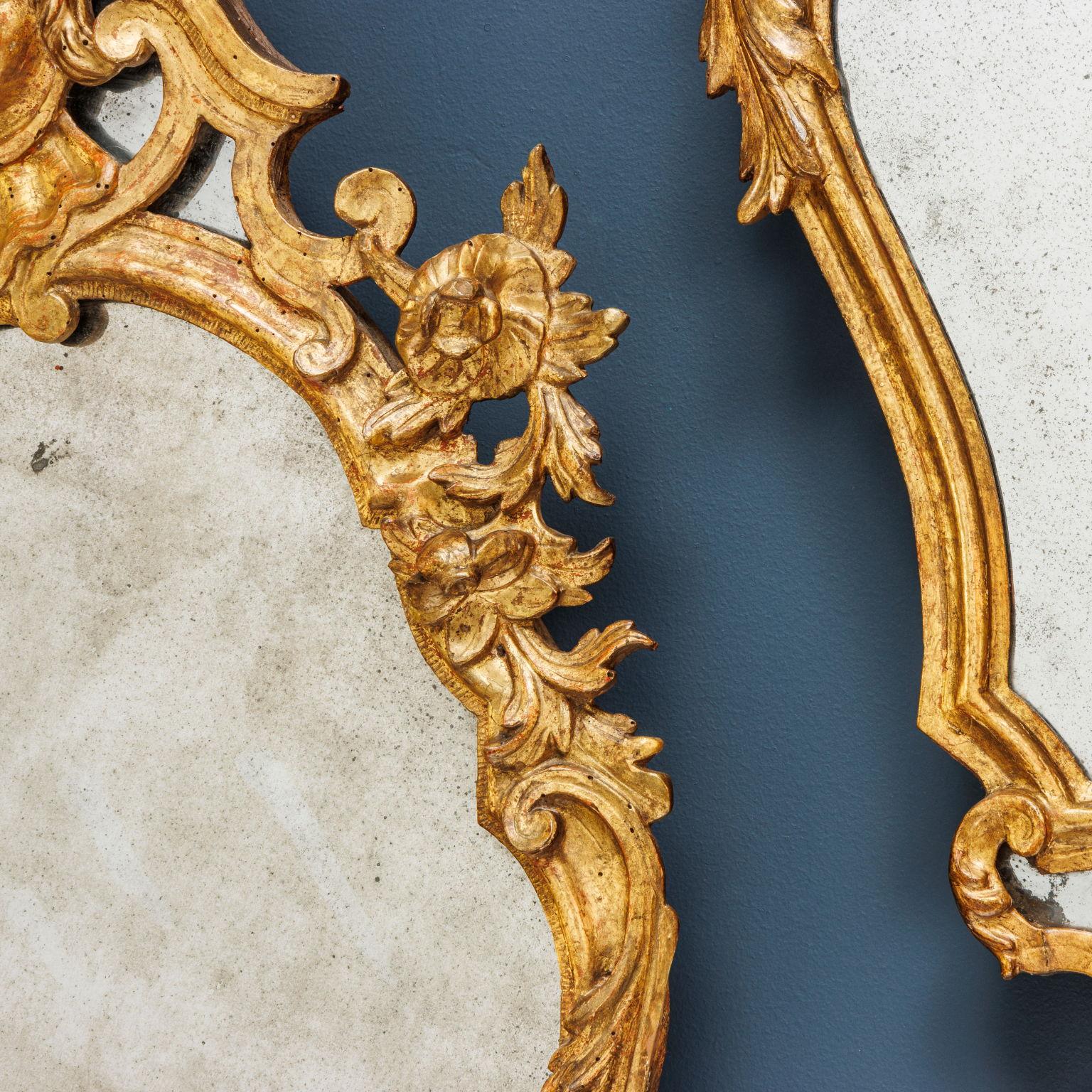 Gruppe von vier Spiegeln. Toskana, erstes Viertel des 18. Jahrhunderts (Vergoldetes Holz) im Angebot