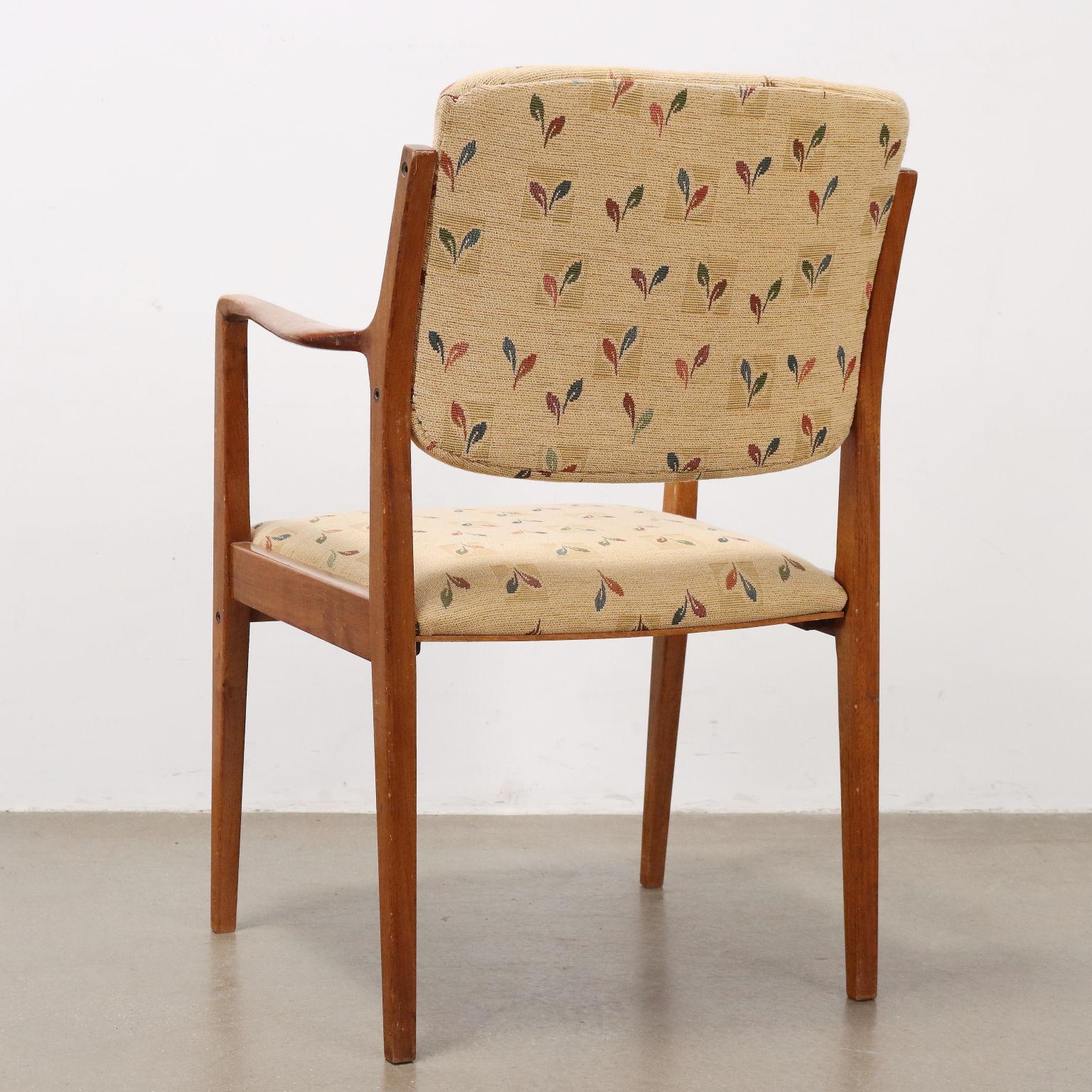 Tissu Groupe de trois chaises avec accoudoirs 50s-60s en vente