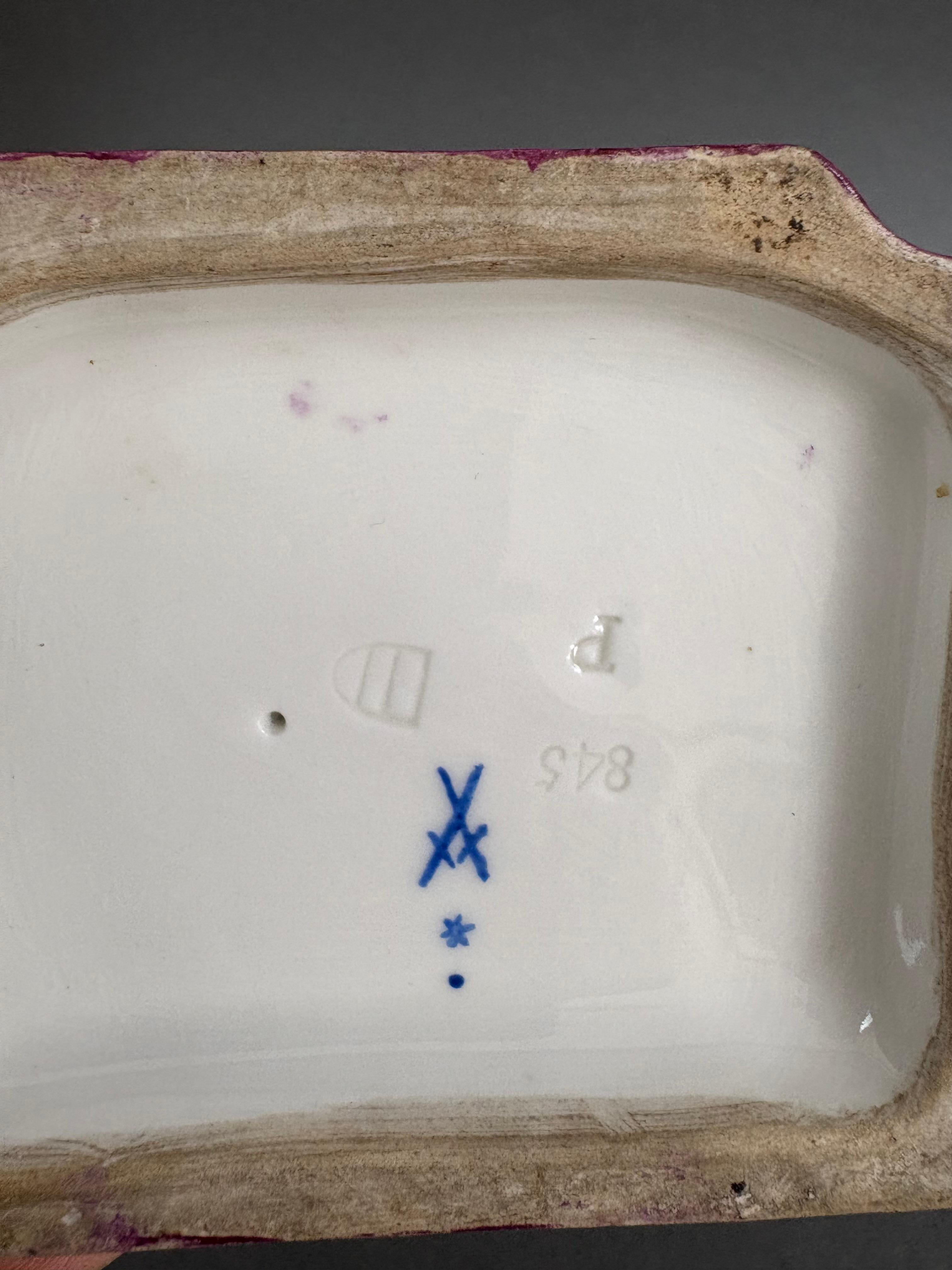 Grupo de porcelana alemana del siglo XIX Dama con pájaro 19th Century en venta