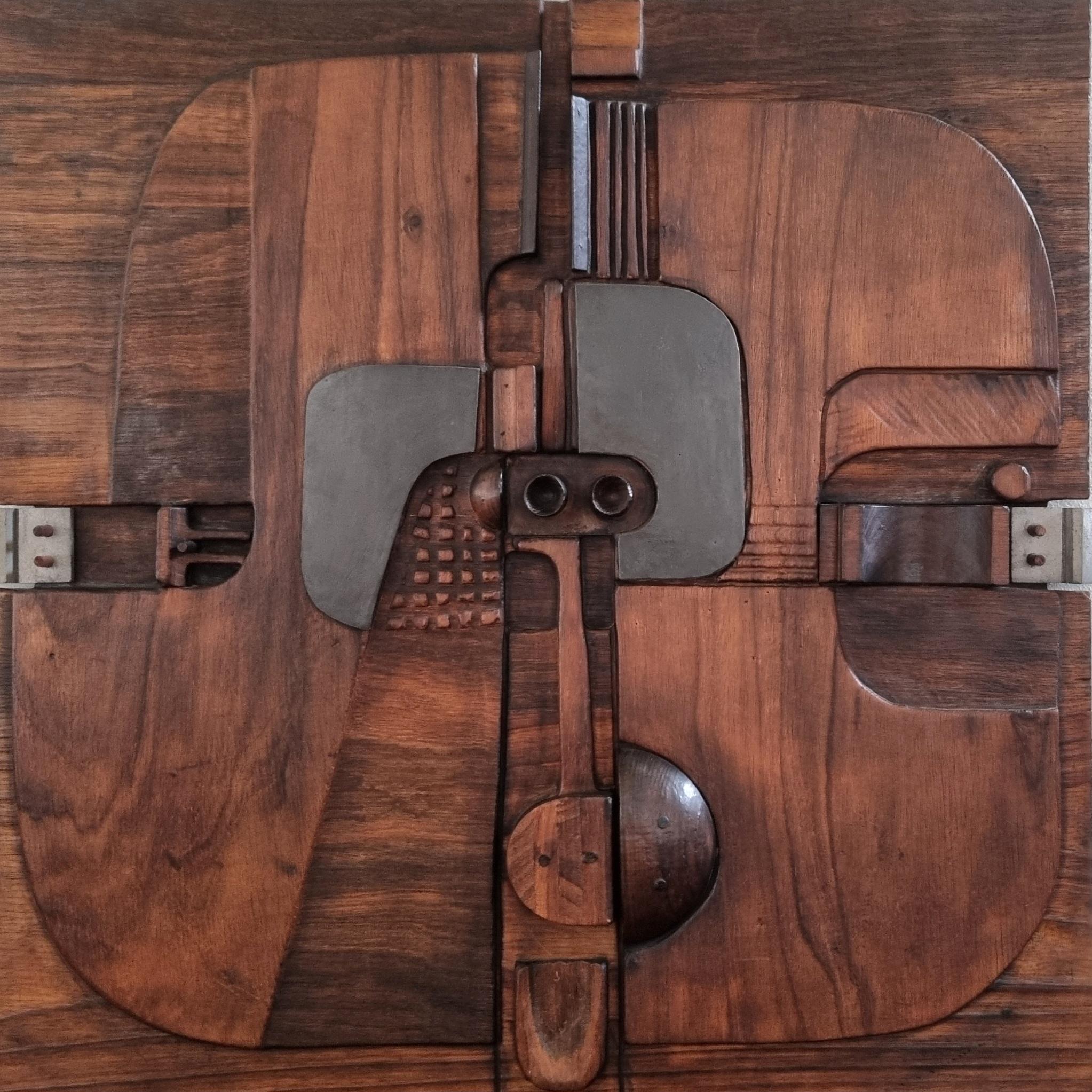 ITA:
Sculptural wall panel designed by Nerone & Patuzzi and produced by Forme & Superfici in 1972. This is an unnumbered prototype, thus to be considered a unique piece. A few numbered specimens were made but it is unclear whether the entire edition