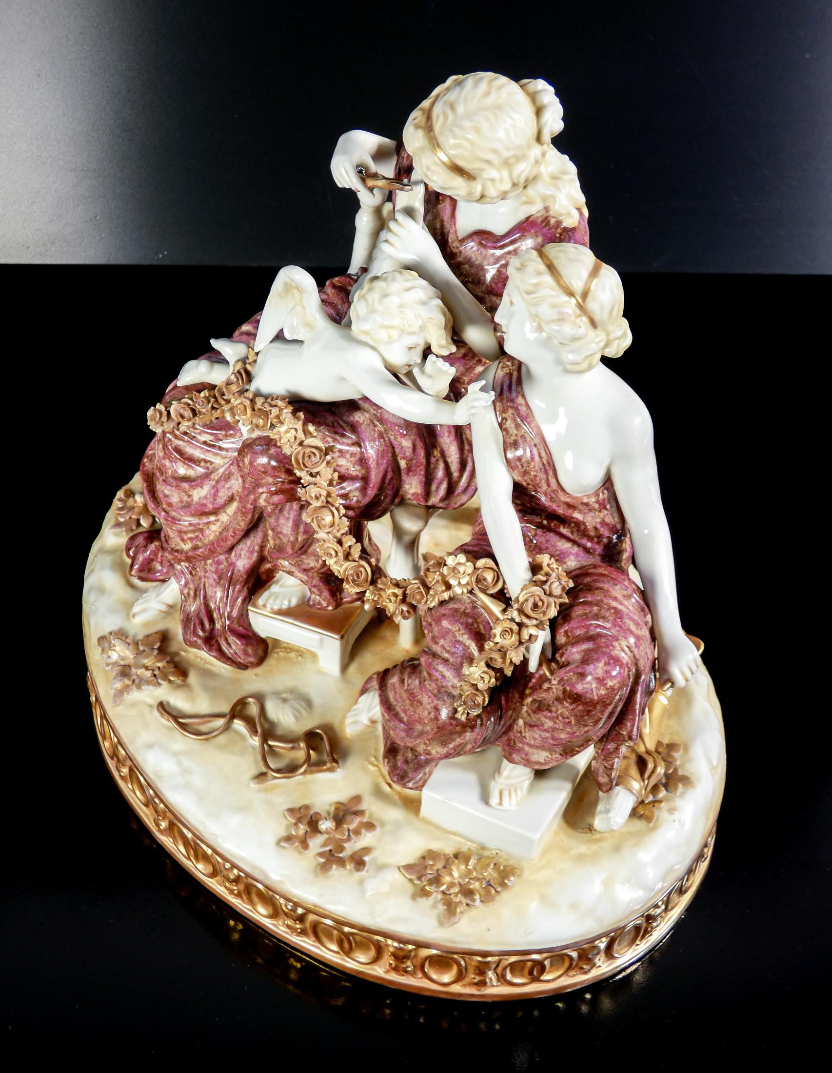 Grupo escultórico de porcelana 