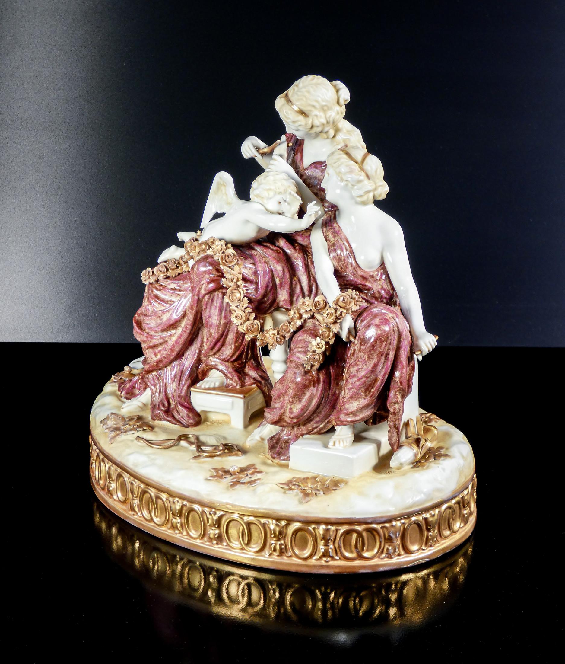 Grupo escultórico de porcelana 
