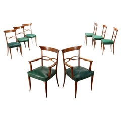 Groupe de six chaises et deux fauteuils des années 1950 en hêtre et similicuir vert